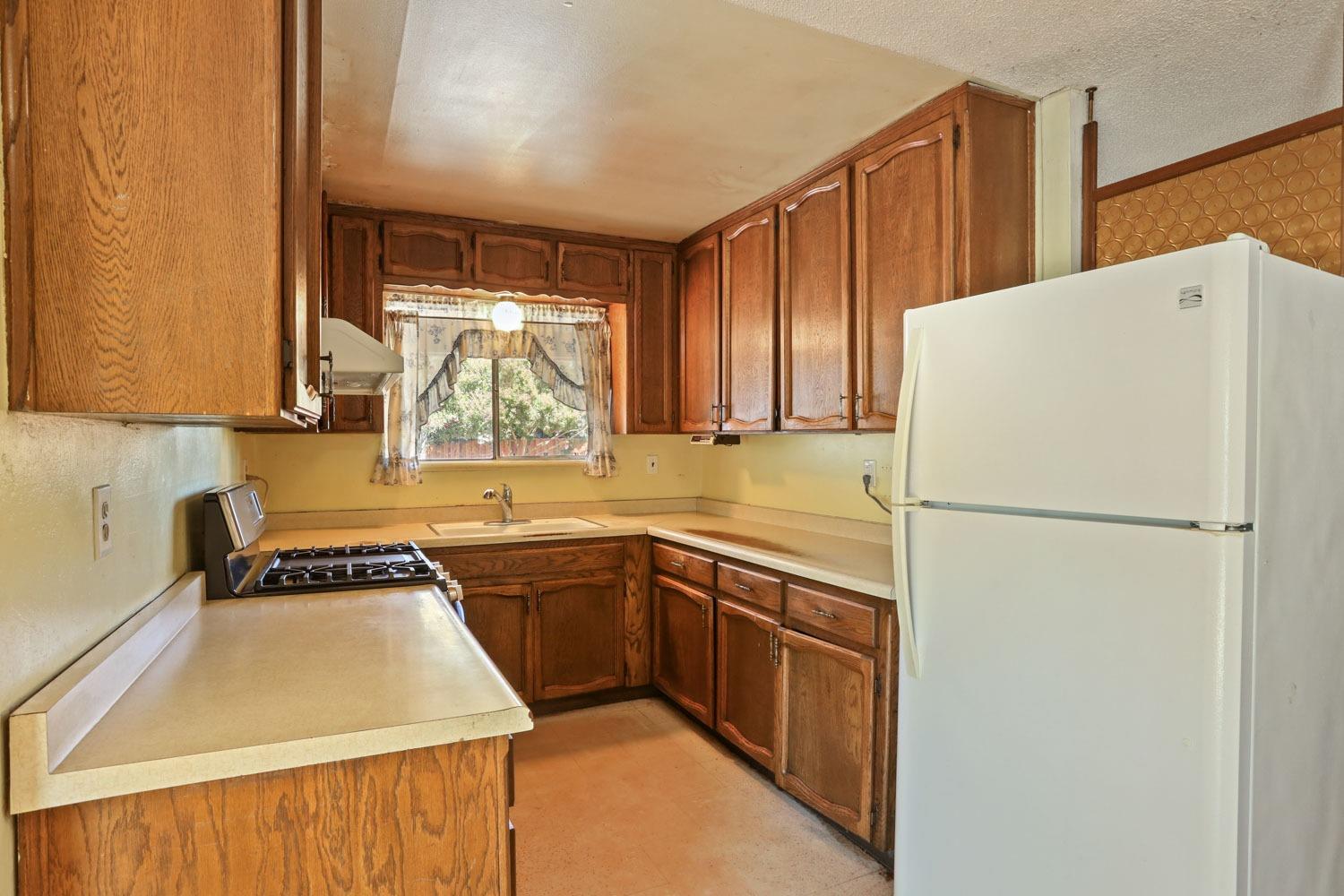 Detail Gallery Image 5 of 28 For 204 Santa Rosa Dr, San Jose,  CA 95111 - 3 Beds | 2 Baths