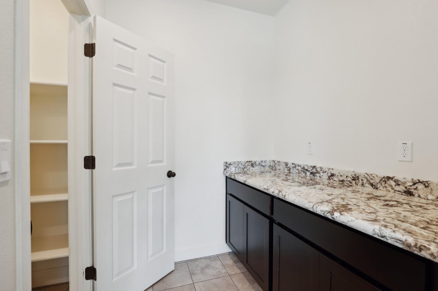 Detail Gallery Image 18 of 46 For 781 Crow Creek Cir, Galt,  CA 95632 - 3 Beds | 2 Baths