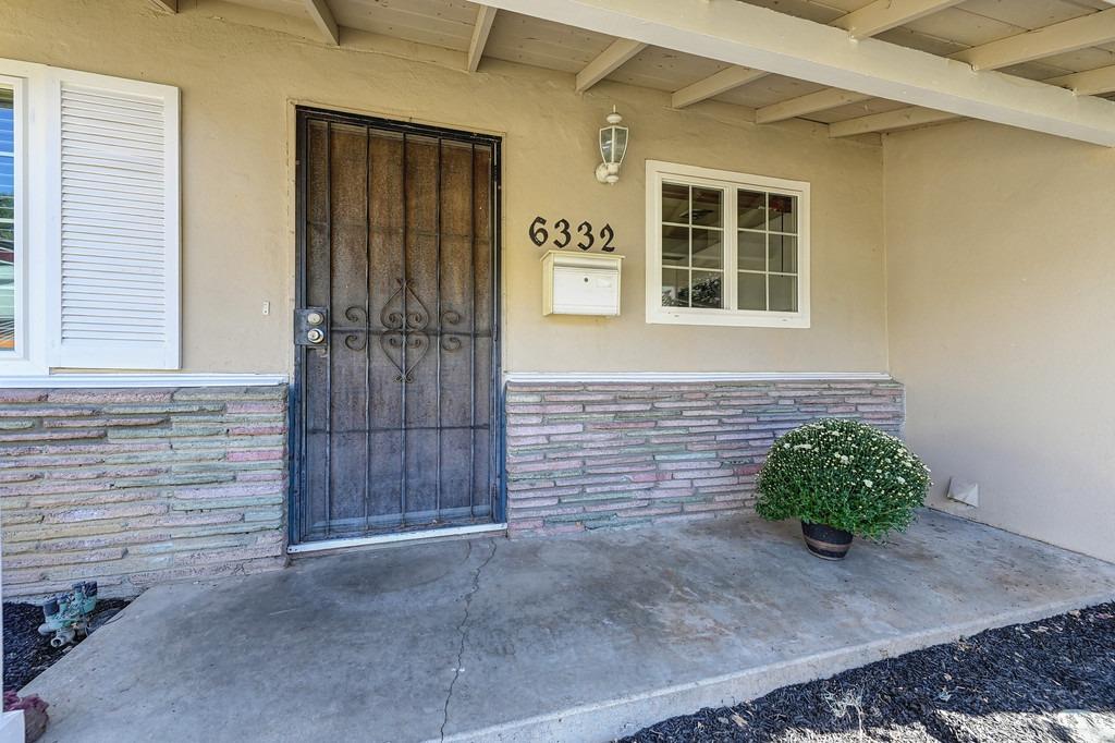 Detail Gallery Image 4 of 29 For 6332 Westbrook Dr, Citrus Heights,  CA 95621 - 3 Beds | 1/1 Baths