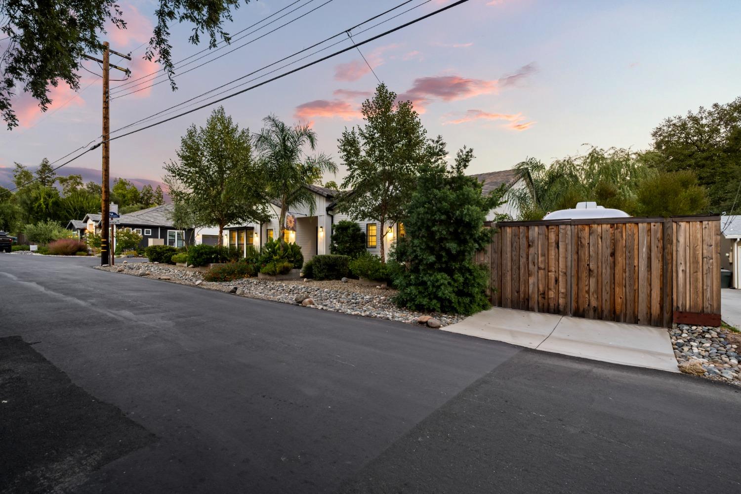 Detail Gallery Image 7 of 67 For 7800 Hutton Creek Ln, Fair Oaks,  CA 95628 - 4 Beds | 3 Baths