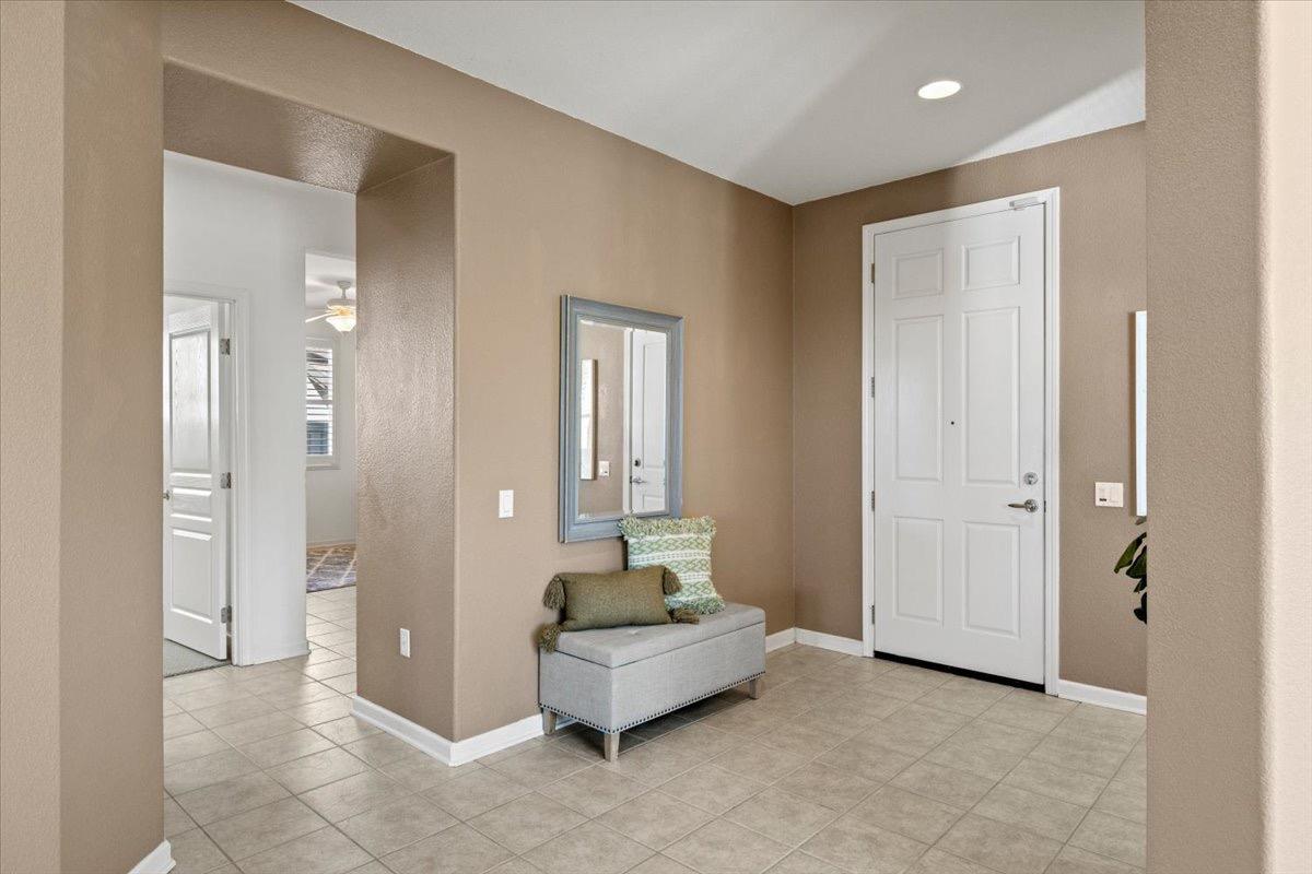 Detail Gallery Image 9 of 36 For 2401 Swainson Ln, Lincoln,  CA 95648 - 2 Beds | 2 Baths