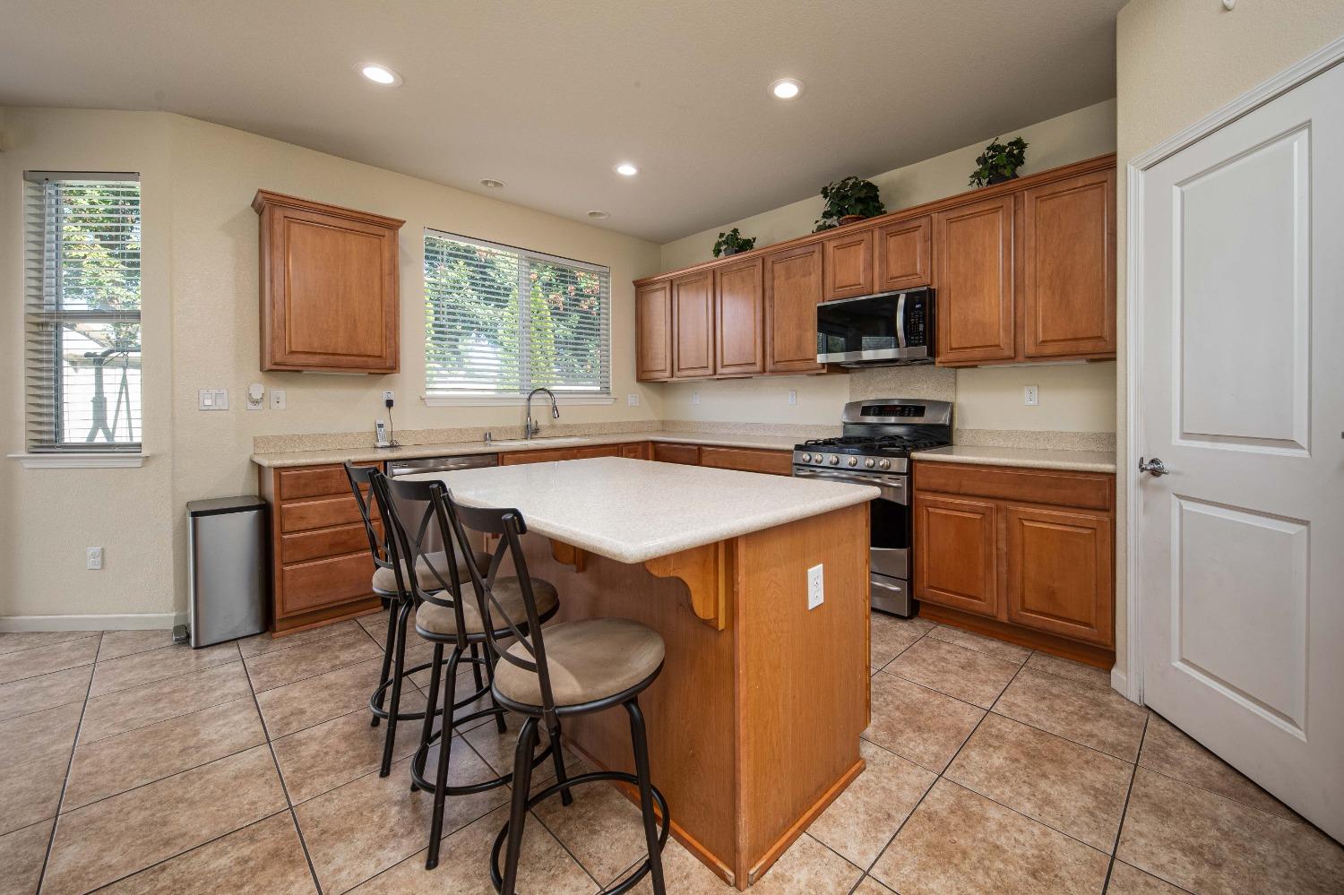 Detail Gallery Image 13 of 40 For 10576 Lake Point Ave, Stockton,  CA 95219 - 3 Beds | 2/1 Baths