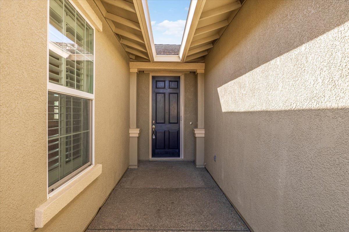 Detail Gallery Image 3 of 36 For 2401 Swainson Ln, Lincoln,  CA 95648 - 2 Beds | 2 Baths