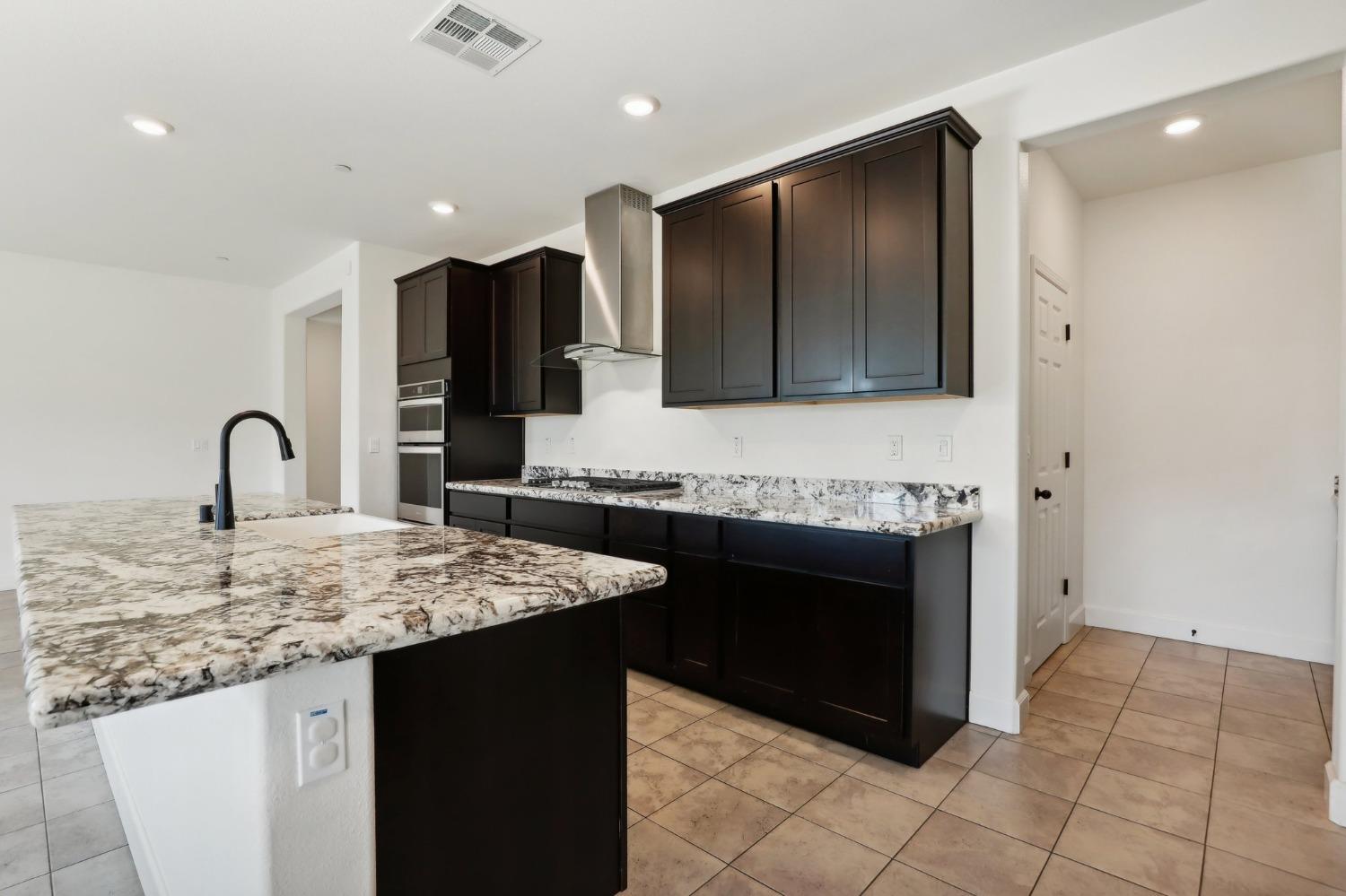 Detail Gallery Image 11 of 46 For 781 Crow Creek Cir, Galt,  CA 95632 - 3 Beds | 2 Baths