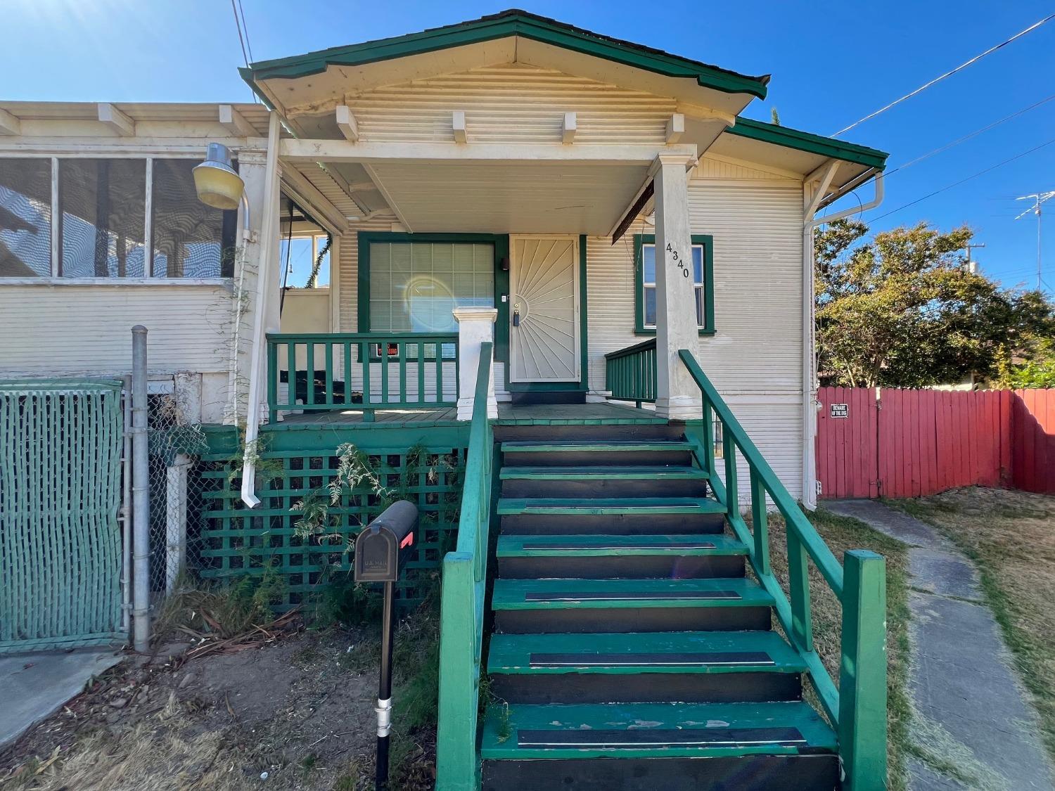 Detail Gallery Image 2 of 27 For 4340 23rd Ave, Sacramento,  CA 95820 - 2 Beds | 1 Baths