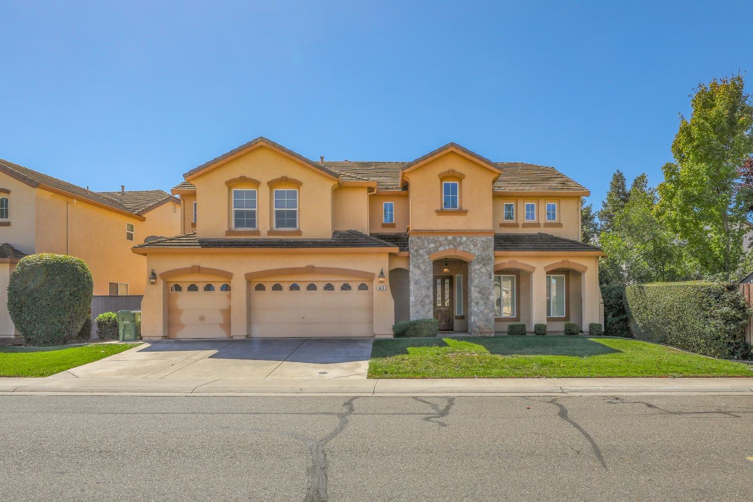 Detail Gallery Image 1 of 67 For 9678 Amber Fields Ct, Elk Grove,  CA 95624 - 5 Beds | 4/1 Baths