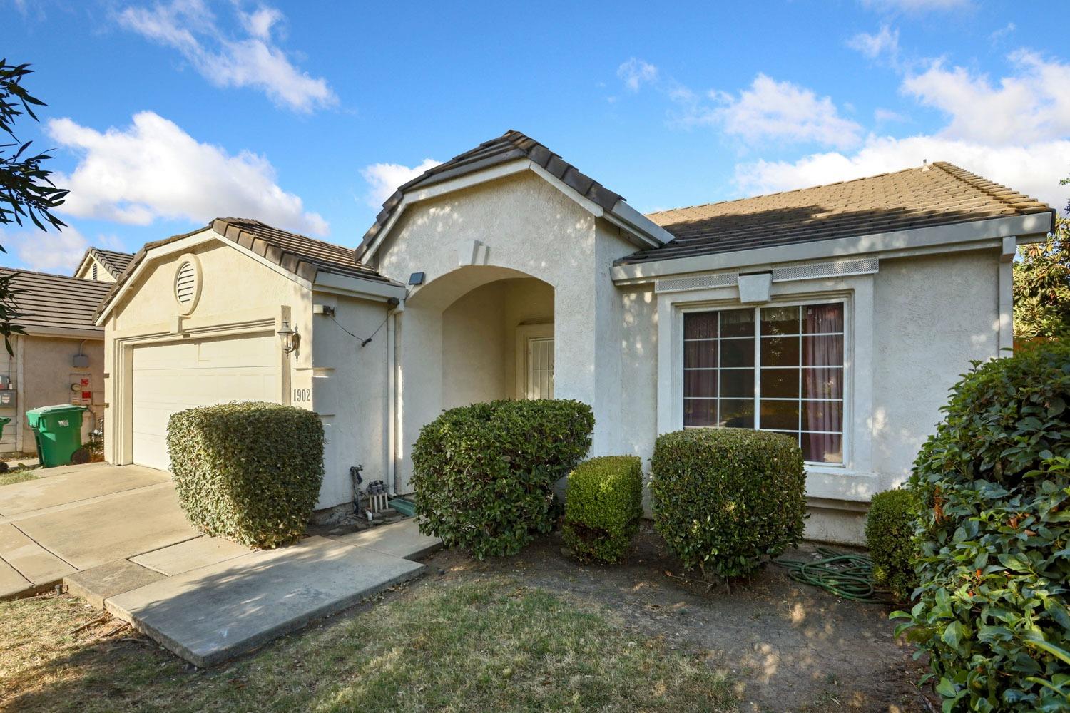 Detail Gallery Image 3 of 40 For 1902 Korbel Court, Stockton,  CA 95210 - 4 Beds | 2 Baths