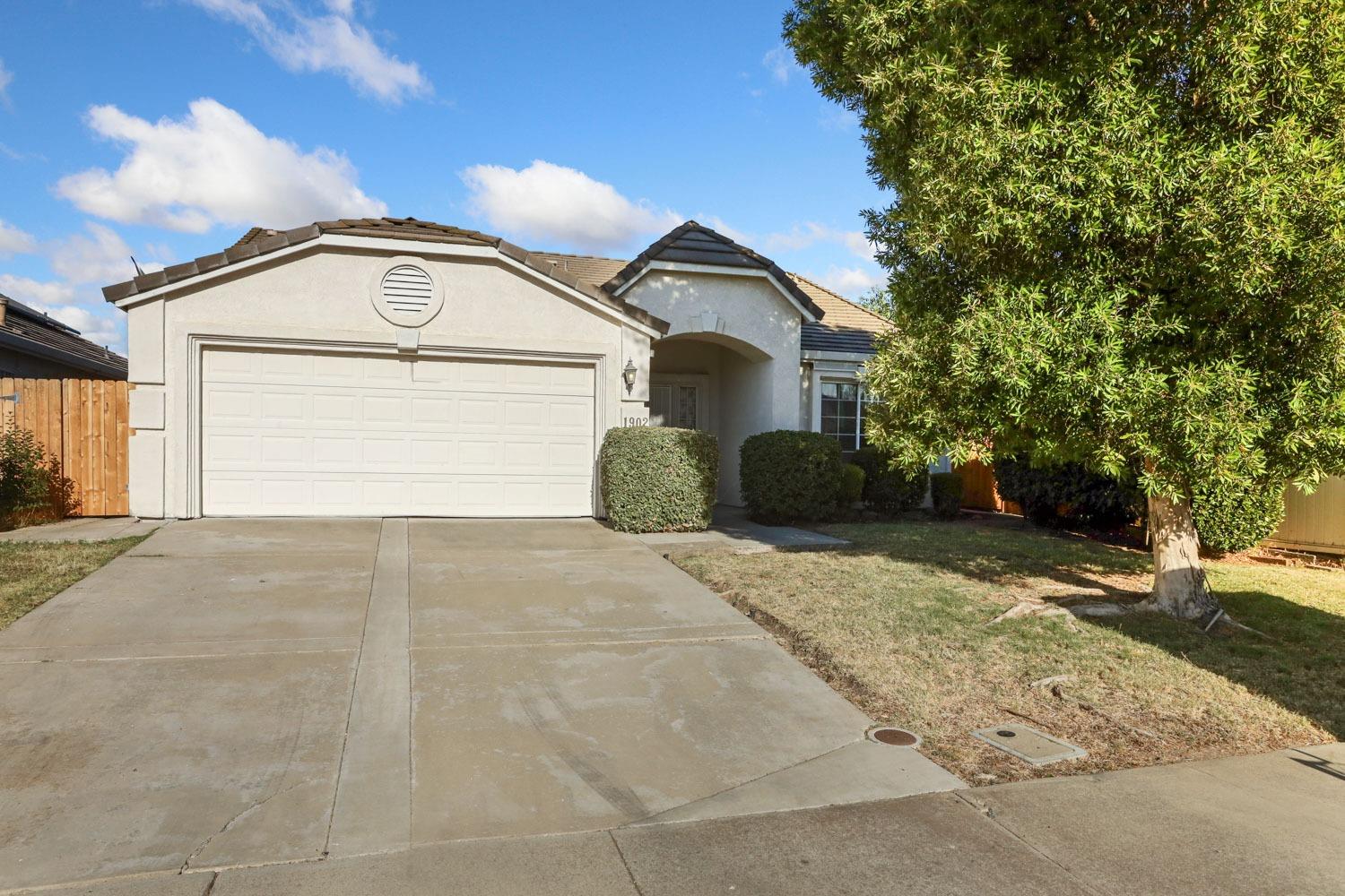 Detail Gallery Image 2 of 40 For 1902 Korbel Court, Stockton,  CA 95210 - 4 Beds | 2 Baths