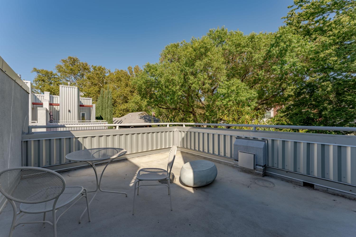 Detail Gallery Image 6 of 27 For 1626 Q St, Sacramento,  CA 95811 - 2 Beds | 2 Baths