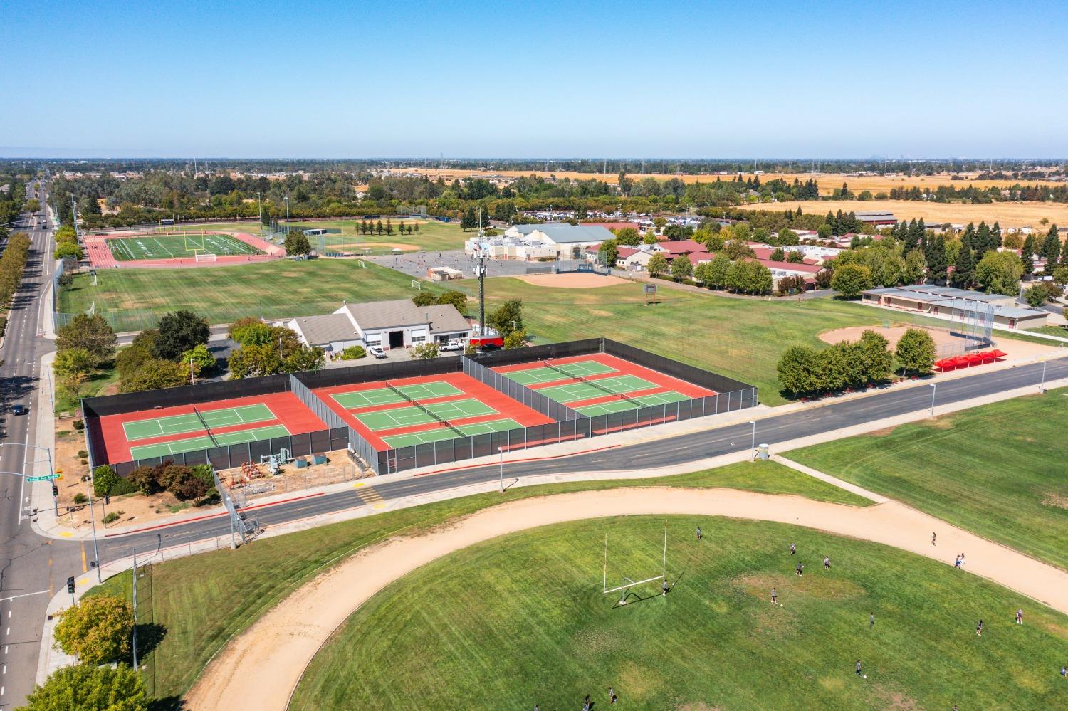 Detail Gallery Image 60 of 67 For 9678 Amber Fields Ct, Elk Grove,  CA 95624 - 5 Beds | 4/1 Baths