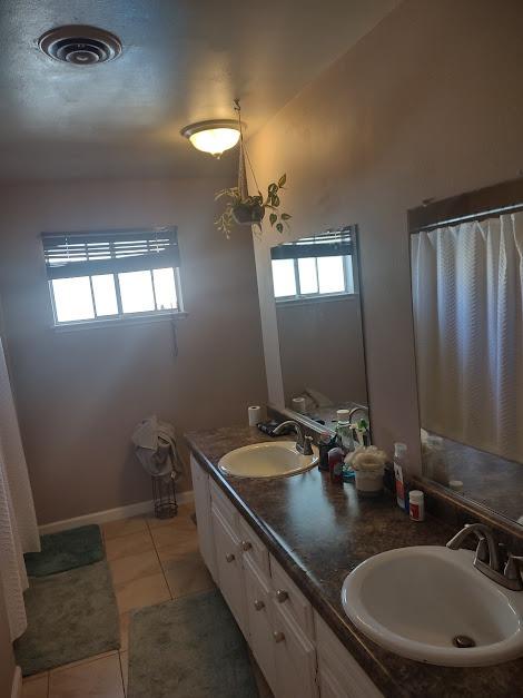 Detail Gallery Image 10 of 15 For 1507 Dana Way, Yuba City,  CA 95993 - 5 Beds | 2/1 Baths