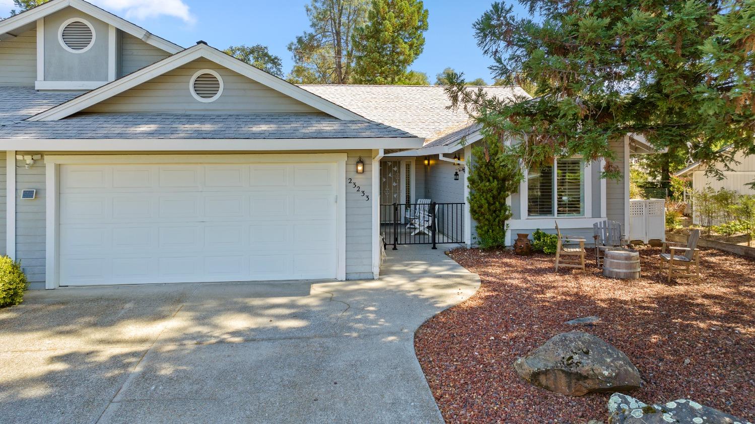 Detail Gallery Image 1 of 35 For 23233 Lone Pine Dr, Auburn,  CA 95602 - 3 Beds | 2 Baths