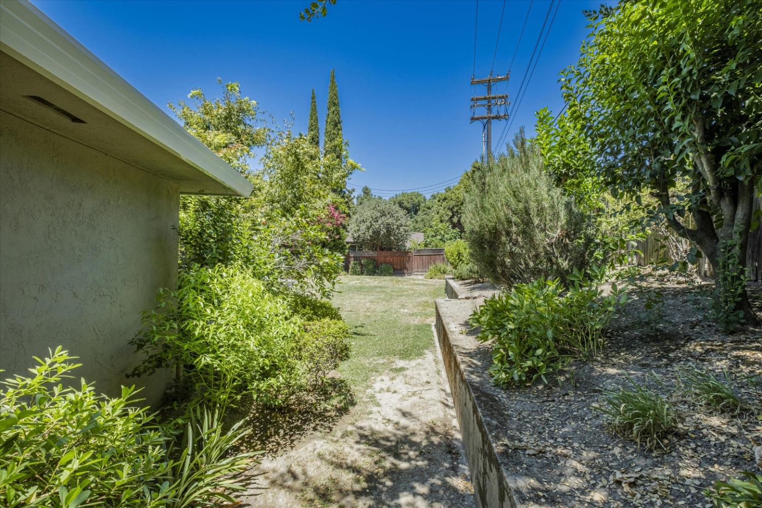 Detail Gallery Image 35 of 35 For 6549 Lake Park Dr, Sacramento,  CA 95831 - 3 Beds | 2/1 Baths