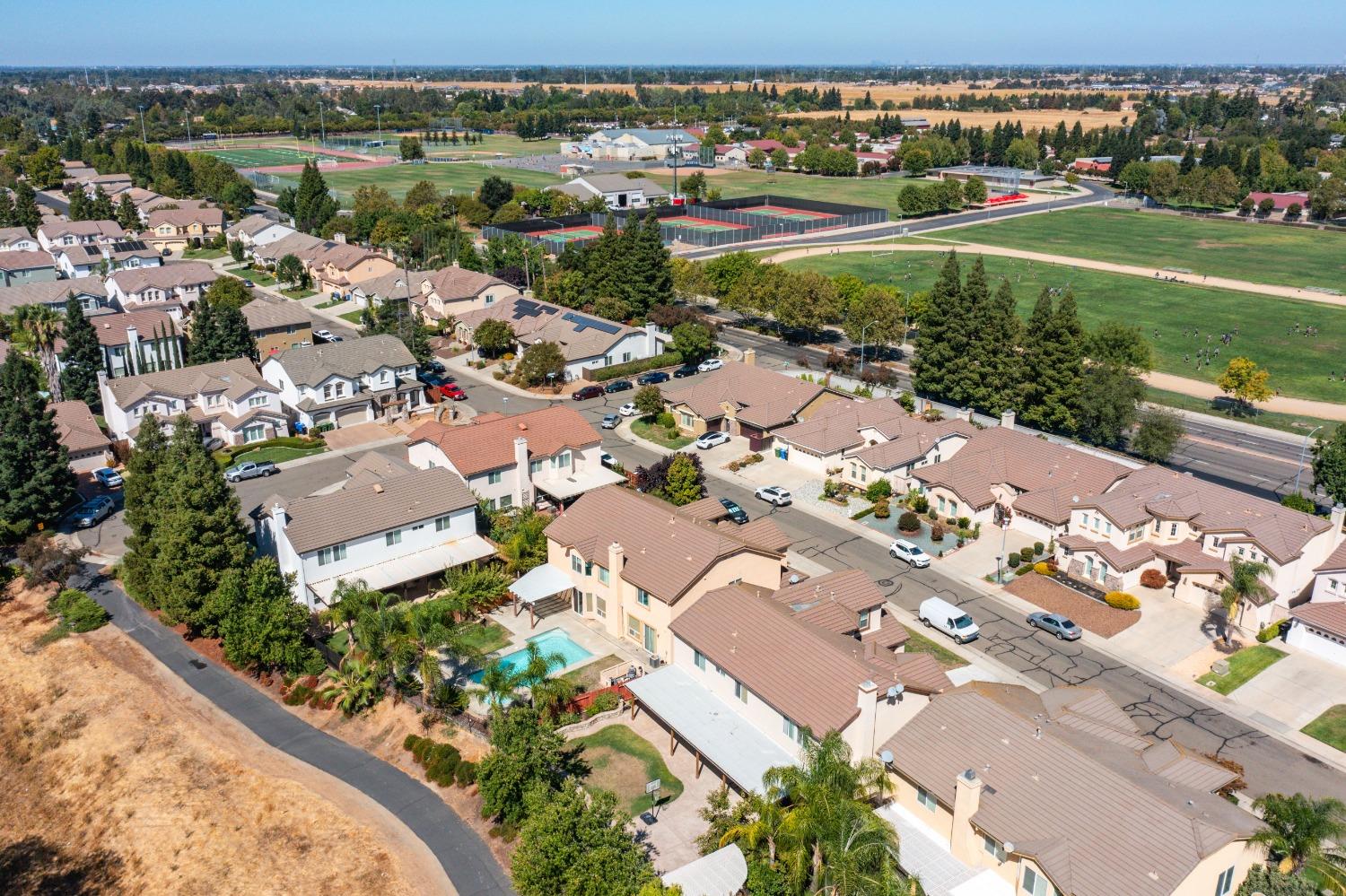 Detail Gallery Image 57 of 67 For 9678 Amber Fields Ct, Elk Grove,  CA 95624 - 5 Beds | 4/1 Baths