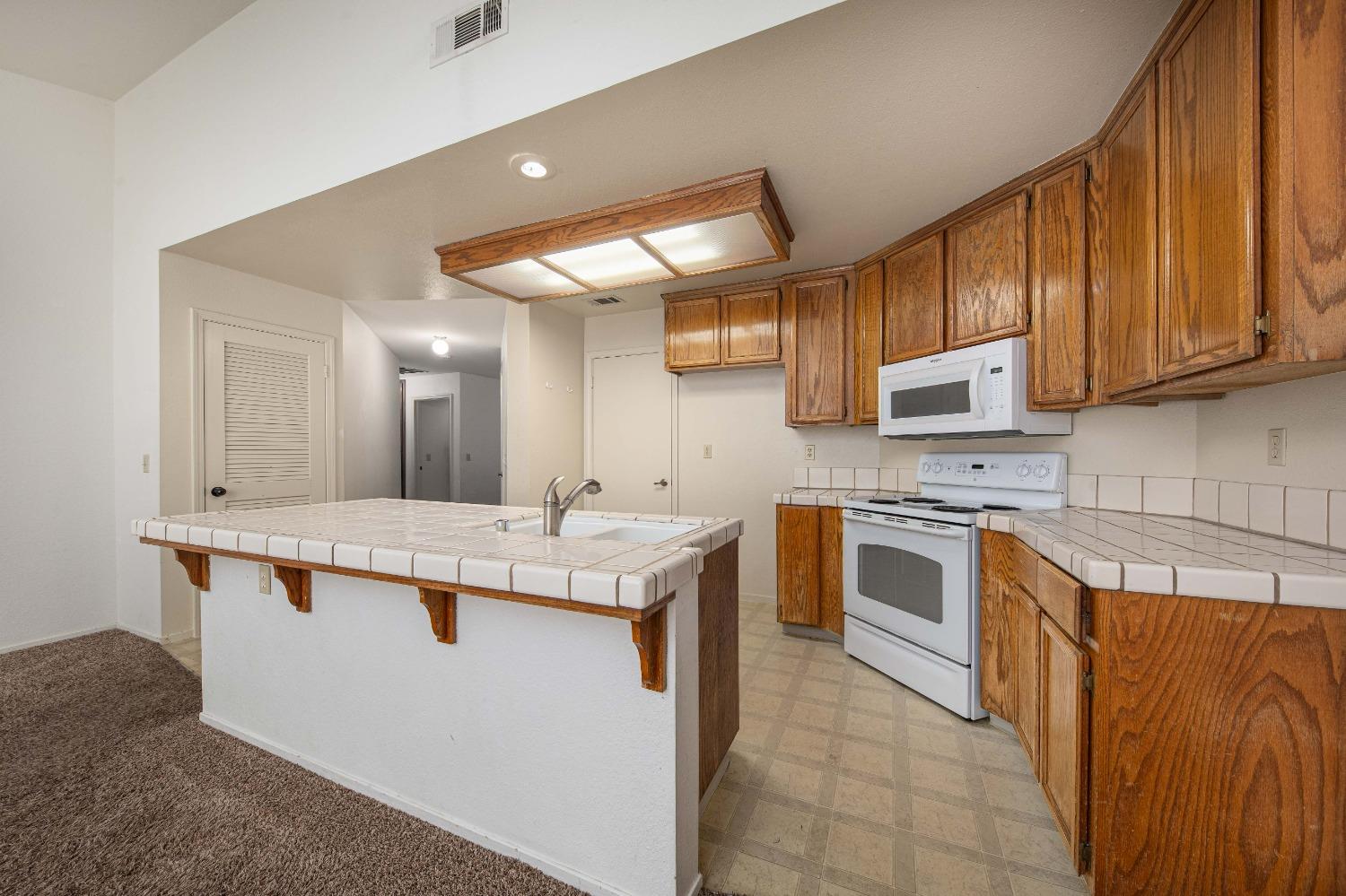 Detail Gallery Image 17 of 44 For 6104 Pine Vista Way, Elk Grove,  CA 95758 - 3 Beds | 2 Baths