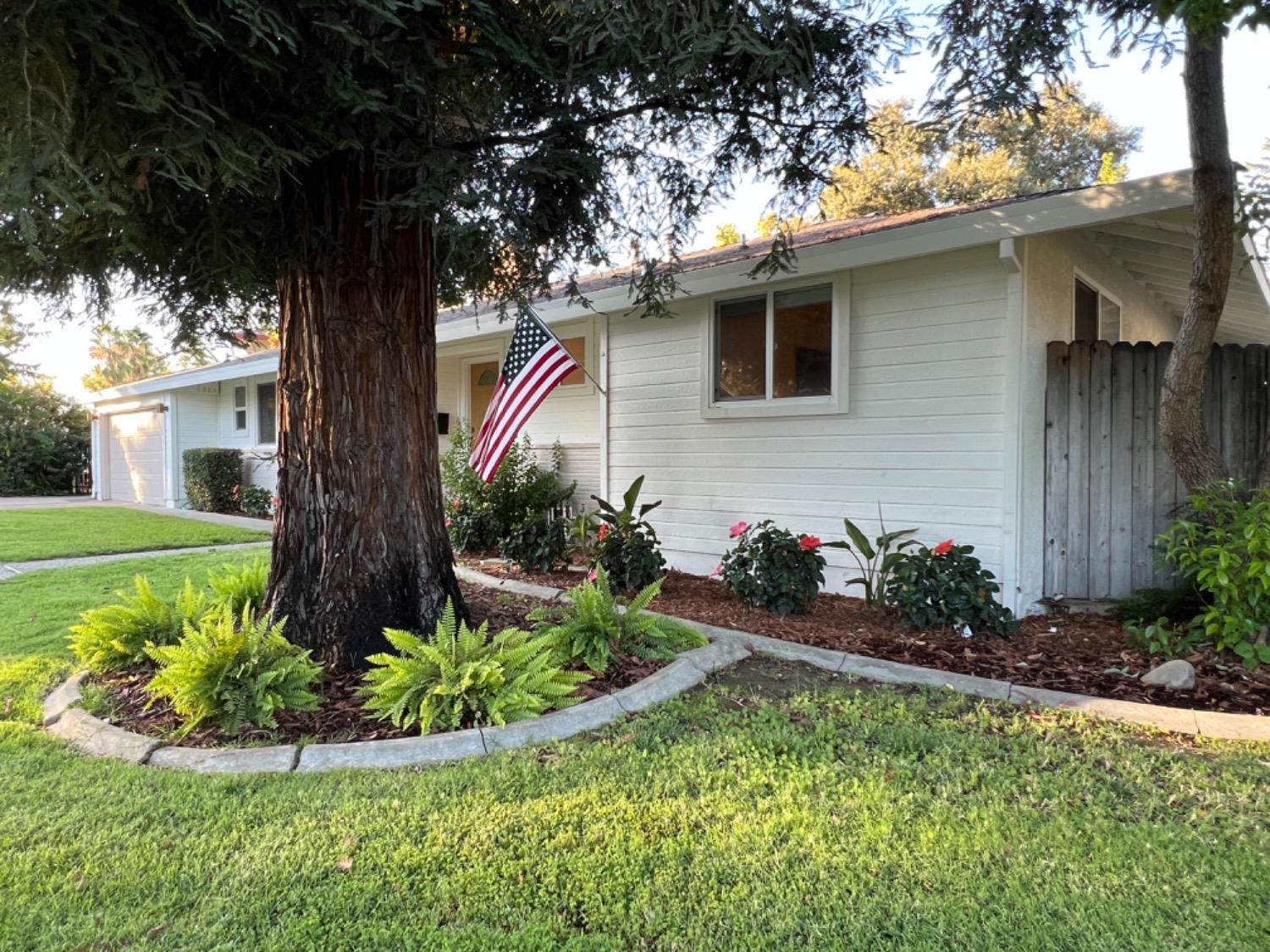 Detail Gallery Image 4 of 33 For 145 Globe Ave, Sacramento,  CA 95815 - 3 Beds | 1/1 Baths