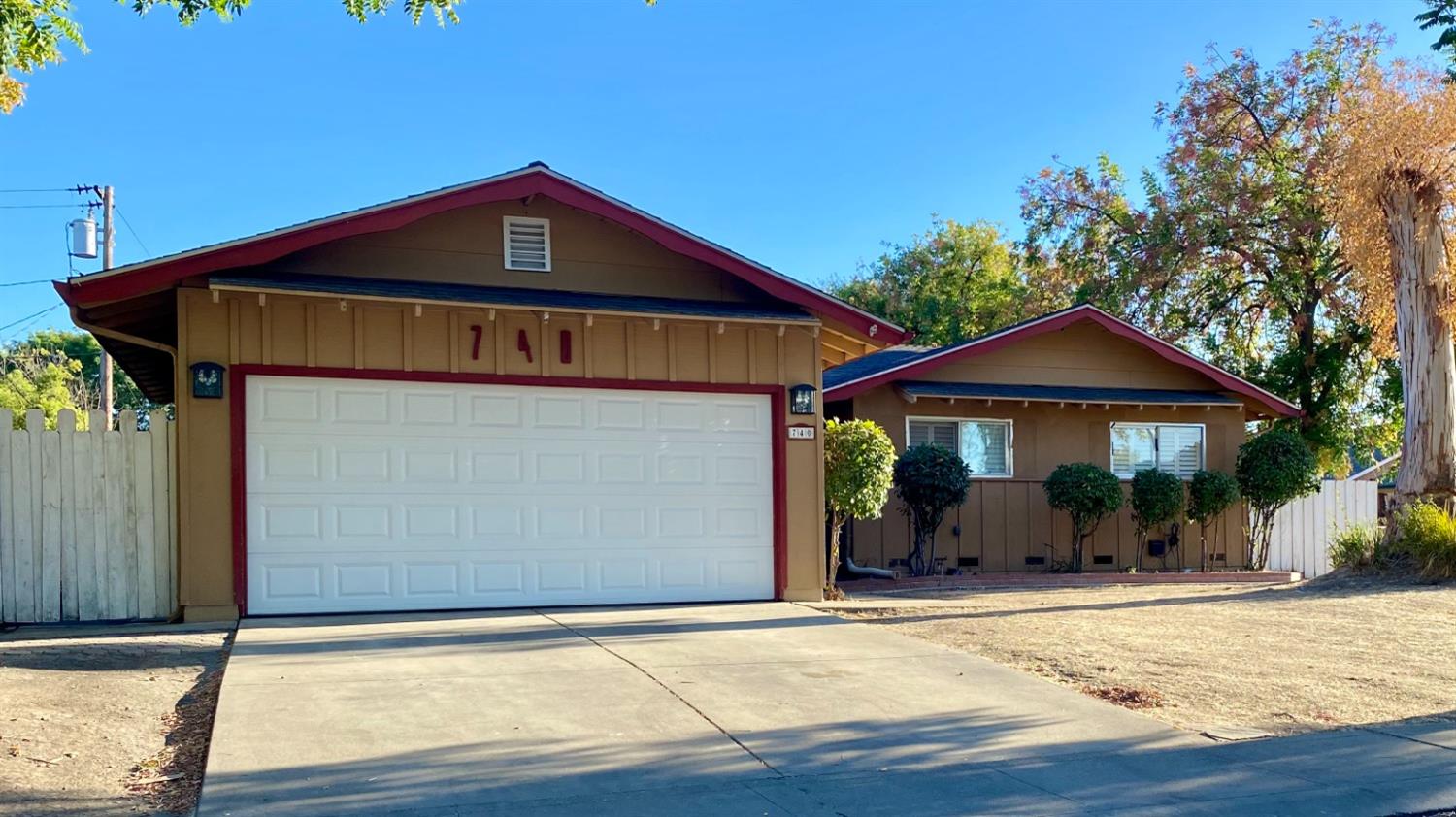 Detail Gallery Image 2 of 17 For 740 Dundee Way, Stockton,  CA 95210 - 4 Beds | 2 Baths