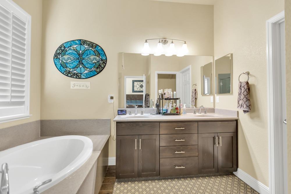 Detail Gallery Image 37 of 51 For 1090 Dimaggio Way, Galt,  CA 95632 - 4 Beds | 2 Baths