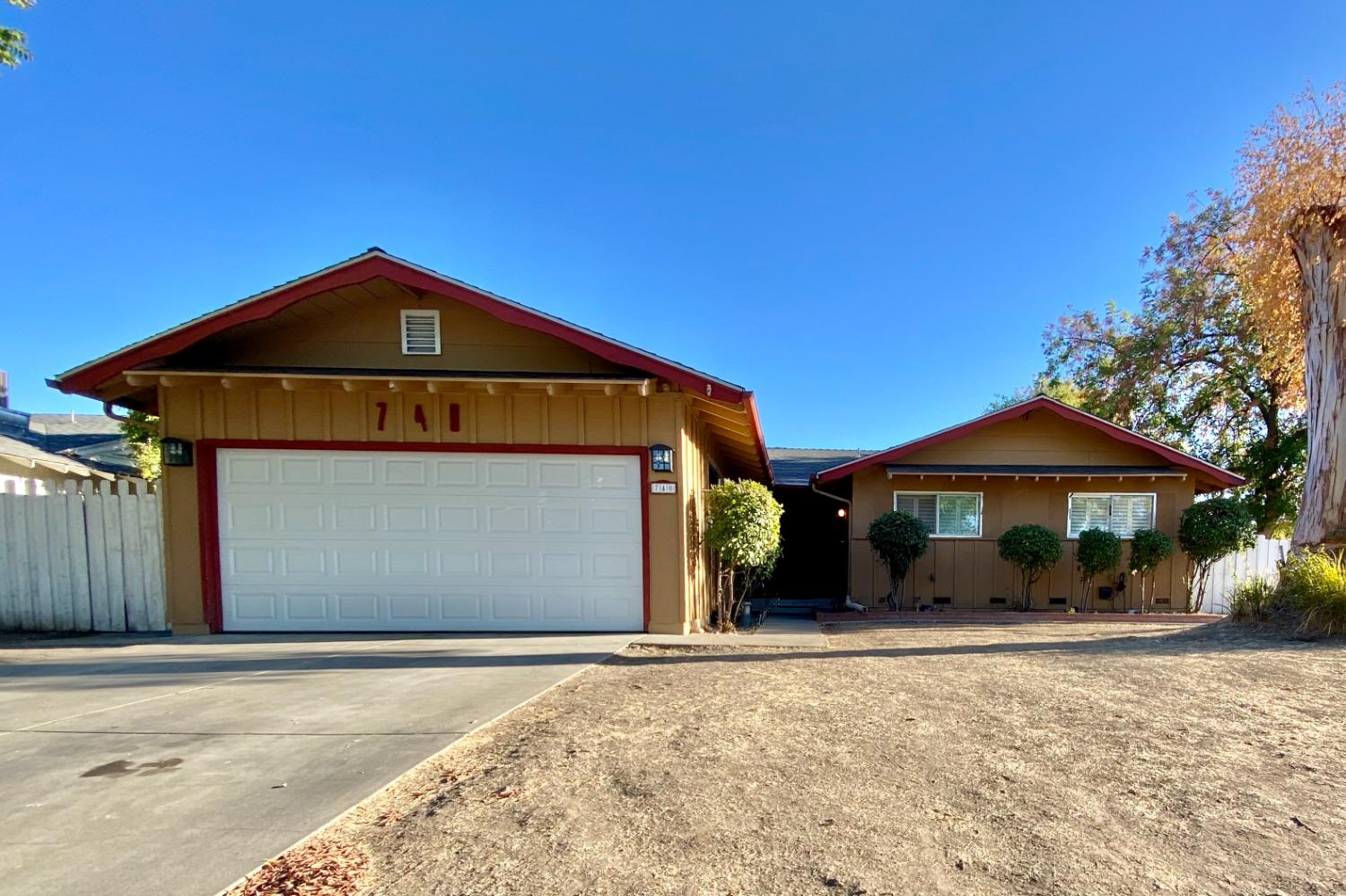 Detail Gallery Image 1 of 17 For 740 Dundee Way, Stockton,  CA 95210 - 4 Beds | 2 Baths