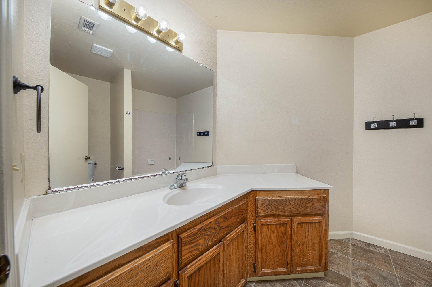 Detail Gallery Image 20 of 44 For 6104 Pine Vista Way, Elk Grove,  CA 95758 - 3 Beds | 2 Baths