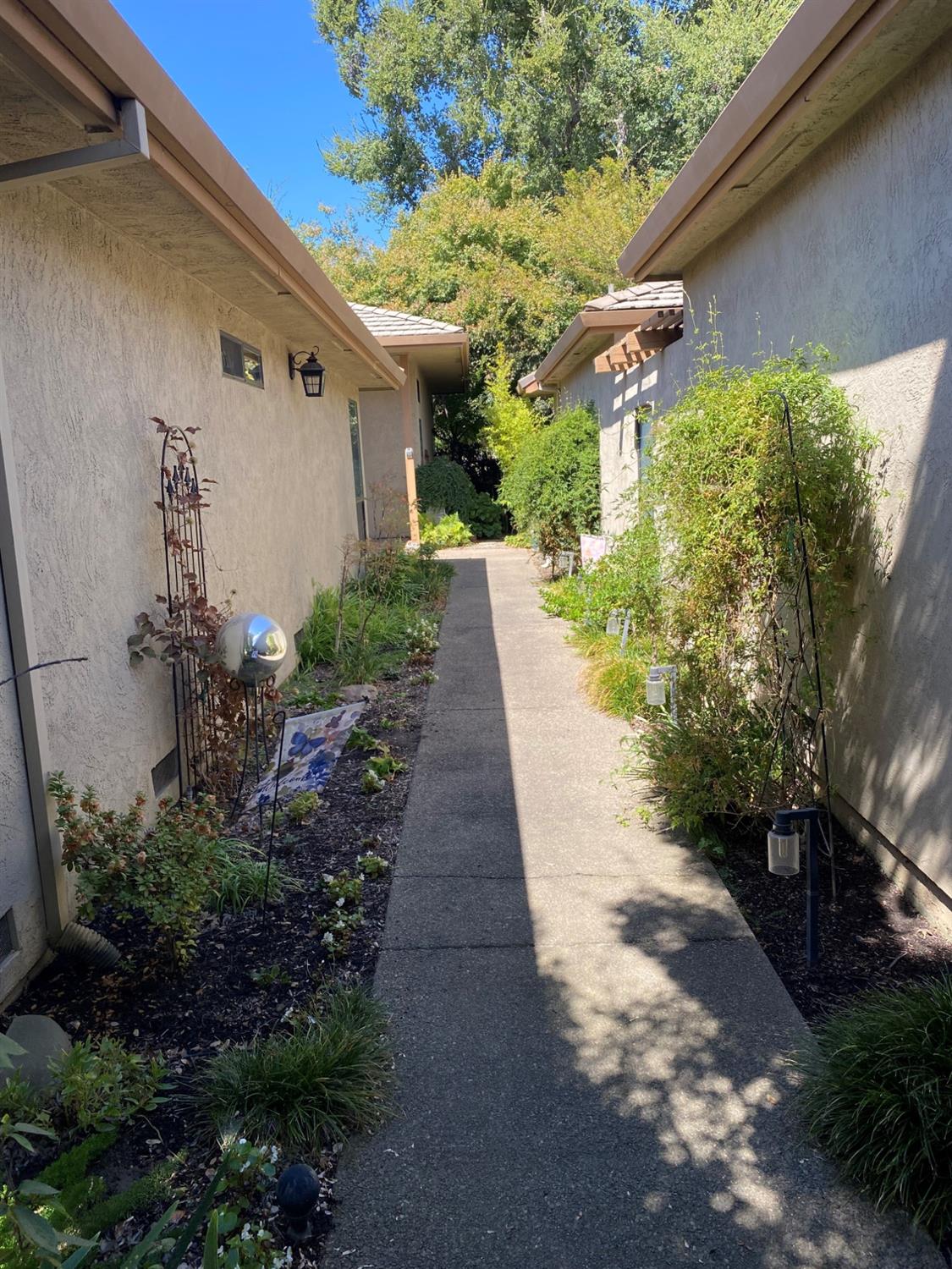 Detail Gallery Image 2 of 26 For 2487 Macarthur Pkwy, Lodi,  CA 95242 - 3 Beds | 2/1 Baths