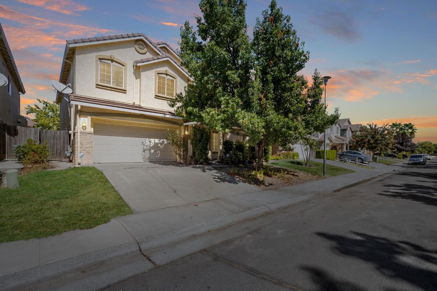 Detail Gallery Image 1 of 18 For 2229 Tanzanite Way, Sacramento,  CA 95834 - 5 Beds | 3 Baths