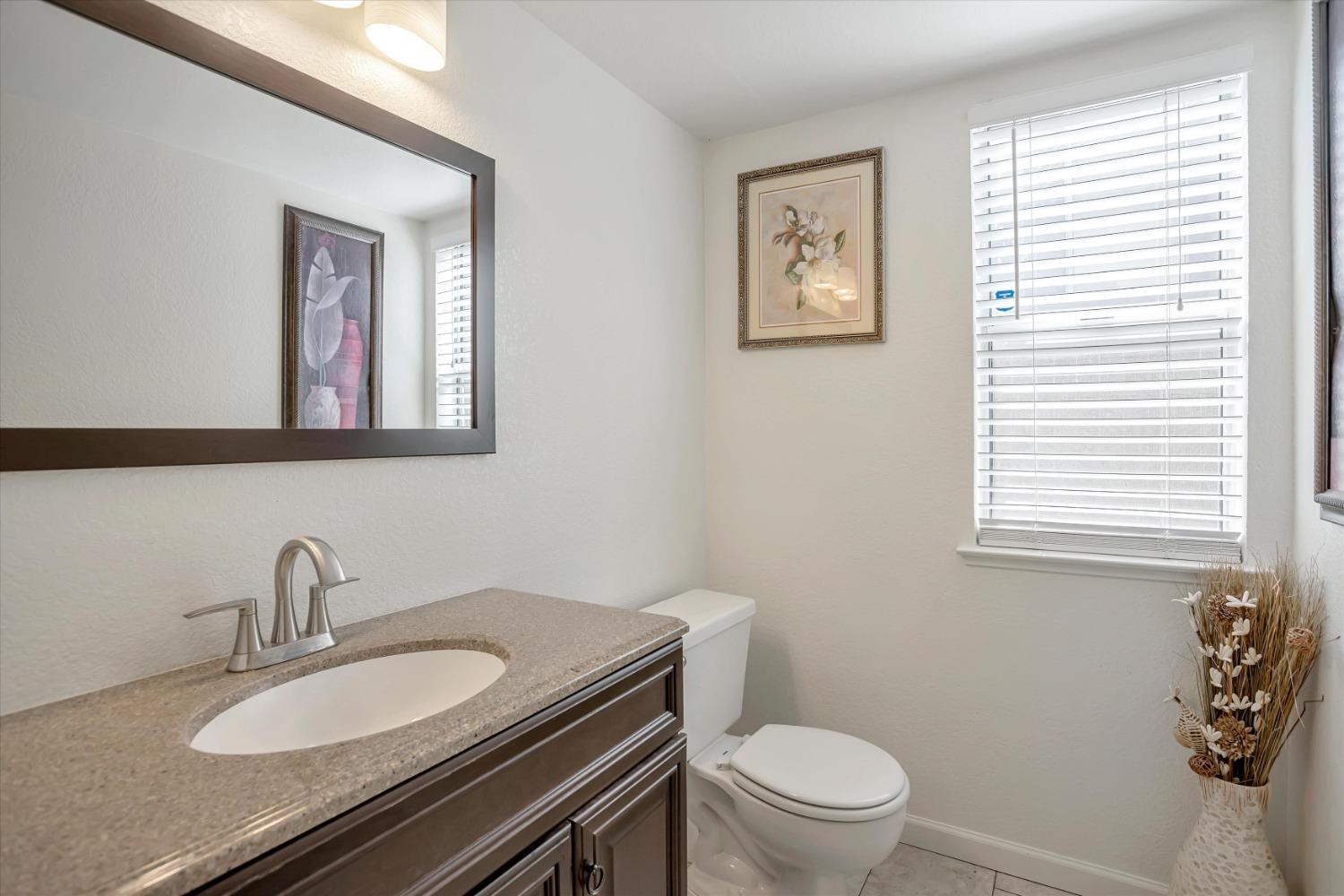 Detail Gallery Image 16 of 32 For 4013 Honey Rose Pl, Antelope,  CA 95843 - 4 Beds | 2/1 Baths