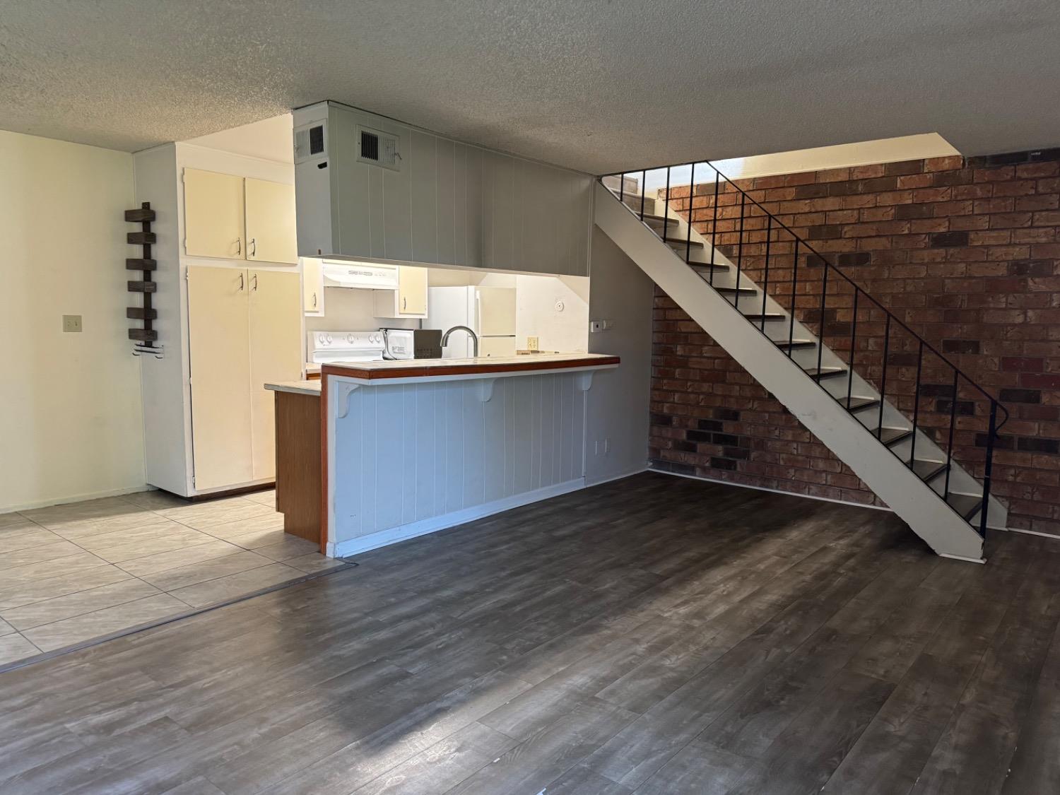 Detail Gallery Image 3 of 30 For 2936 Peachtree Dr #2,  Stockton,  CA 95203 - 2 Beds | 1 Baths