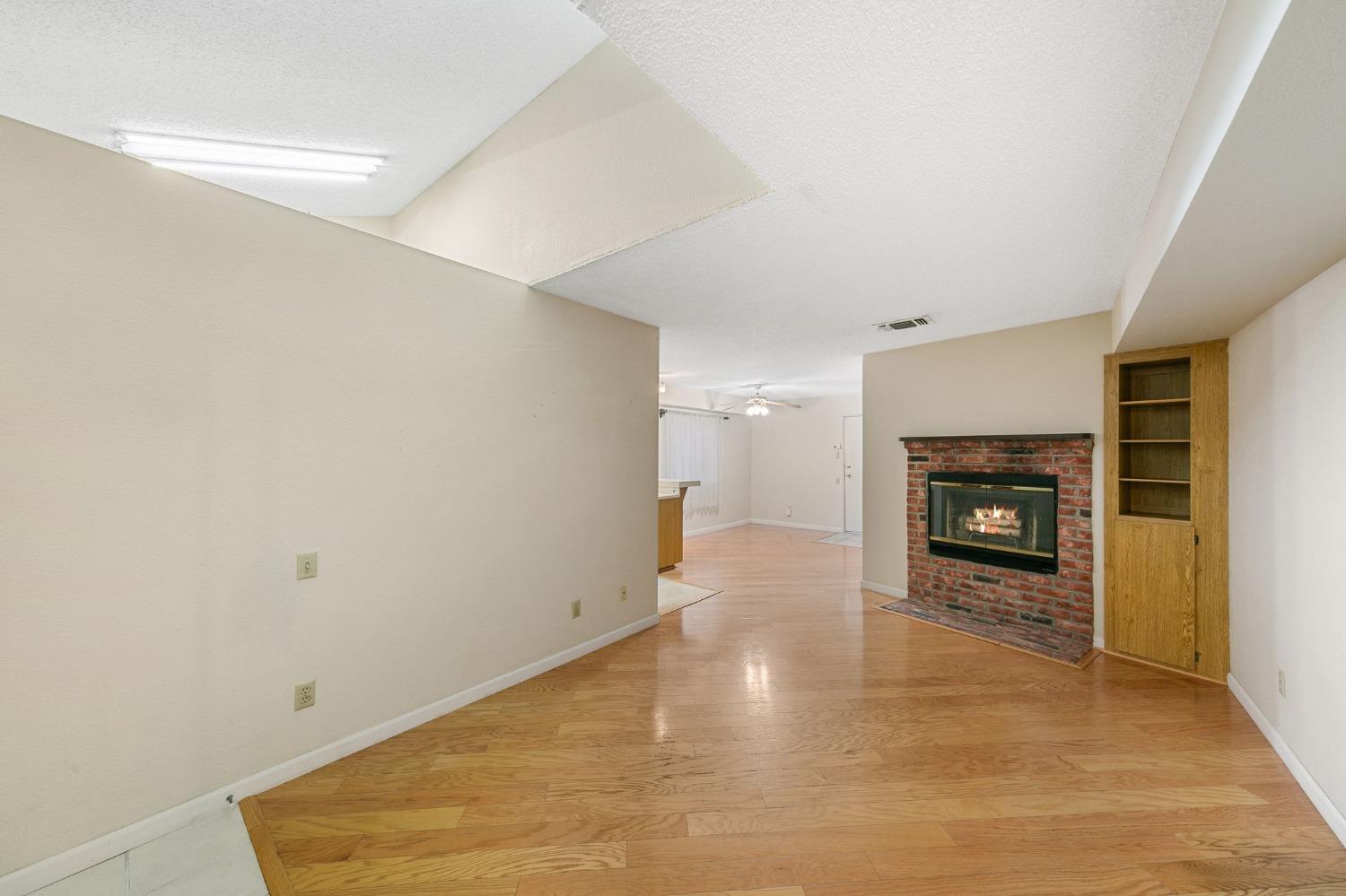 Photo #5: 224103765 Listing 