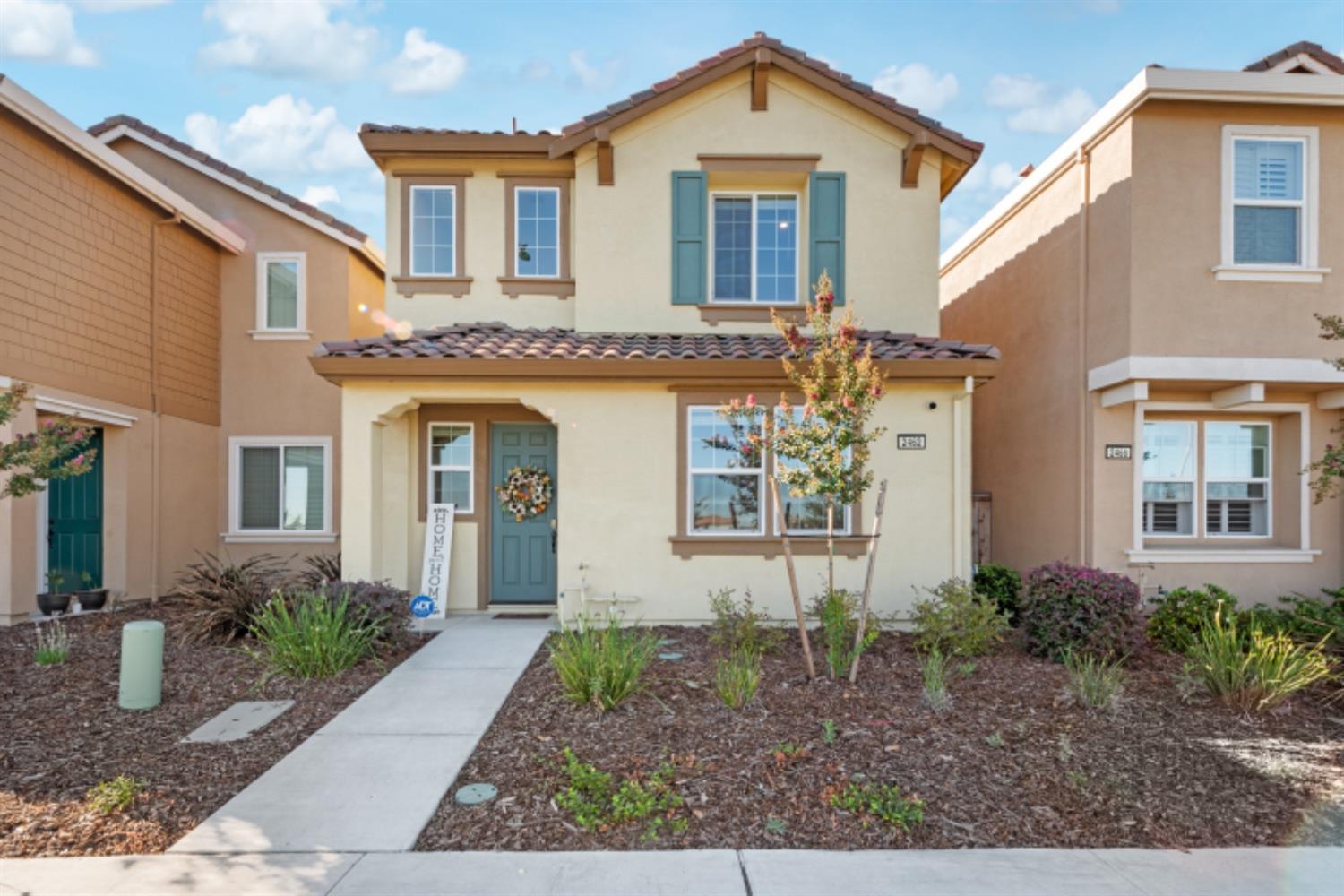 Detail Gallery Image 1 of 1 For 2462 Natomas Crossing Dr, Sacramento,  CA 95834 - 3 Beds | 2/1 Baths