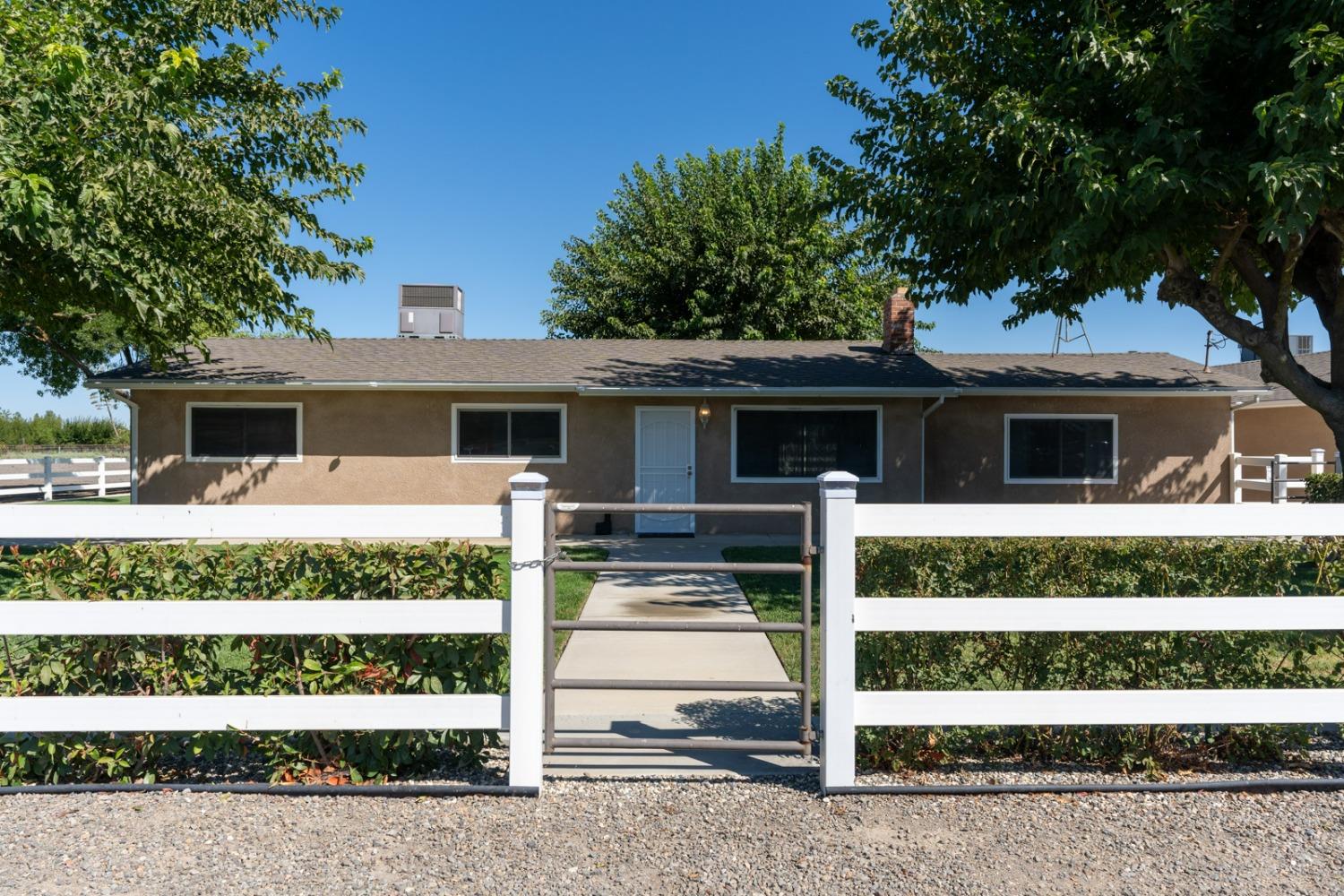 Detail Gallery Image 4 of 85 For 7810 Carmellia Ave, Dos Palos,  CA 93620 - 3 Beds | 2 Baths