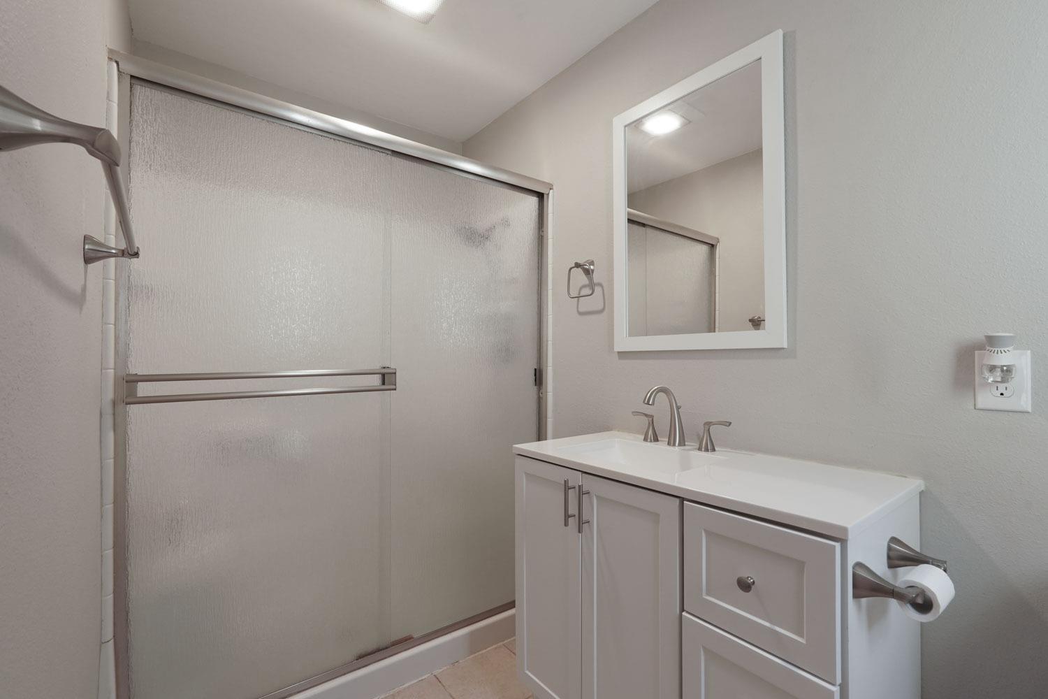 Detail Gallery Image 14 of 21 For 225 Rainier Dr, Lodi,  CA 95242 - 3 Beds | 2 Baths