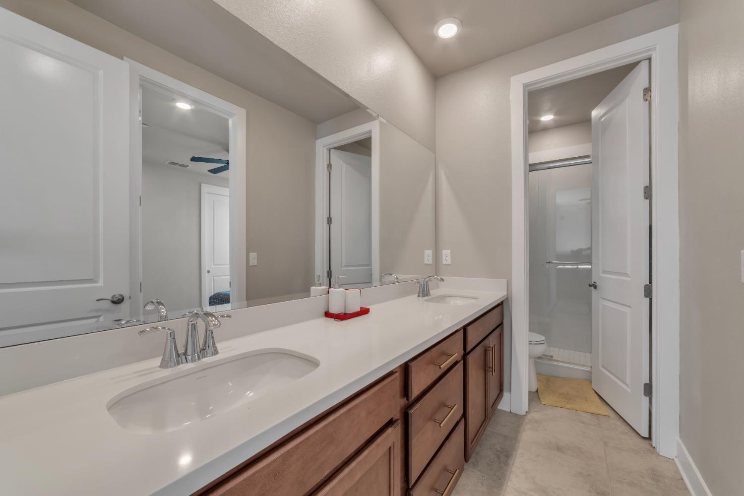 Detail Gallery Image 28 of 55 For 14917 View Terrace Ct, Folsom,  CA 95630 - 6 Beds | 4/1 Baths