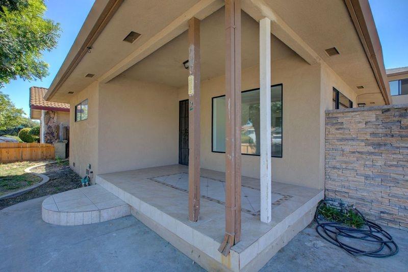 Detail Gallery Image 6 of 48 For 1612 Hackett Rd, Ceres,  CA 95307 - 6 Beds | 2 Baths