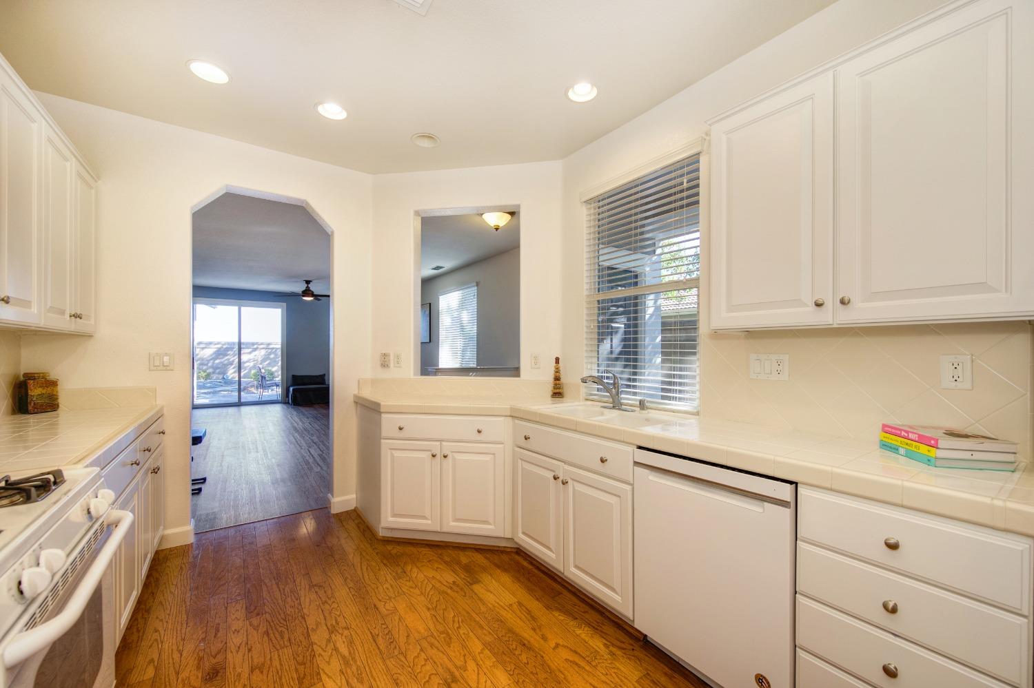 Detail Gallery Image 21 of 98 For 381 Pelican Bay Cir, Sacramento,  CA 95835 - 2 Beds | 2 Baths