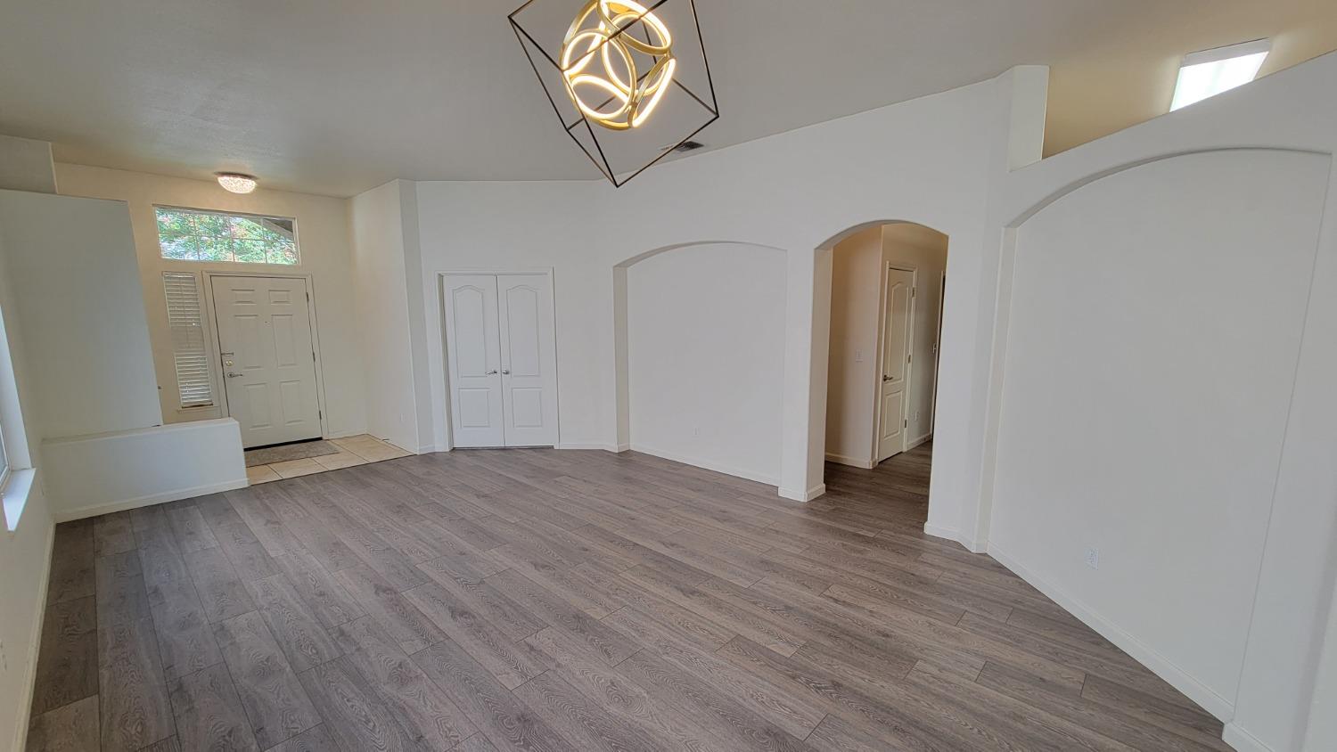 Detail Gallery Image 5 of 20 For 726 Brittanyann Ln, Stockton,  CA 95206 - 3 Beds | 2 Baths