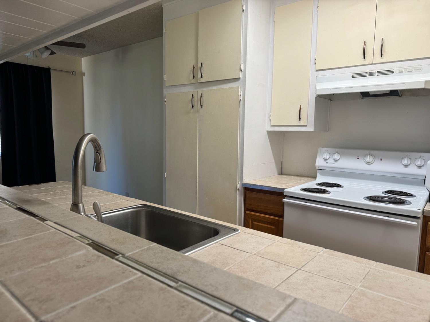 Detail Gallery Image 7 of 30 For 2936 Peachtree Dr #2,  Stockton,  CA 95203 - 2 Beds | 1 Baths