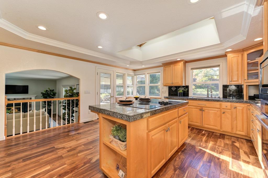 Detail Gallery Image 12 of 52 For 1320 Greenborough Dr, Roseville,  CA 95661 - 4 Beds | 2/1 Baths