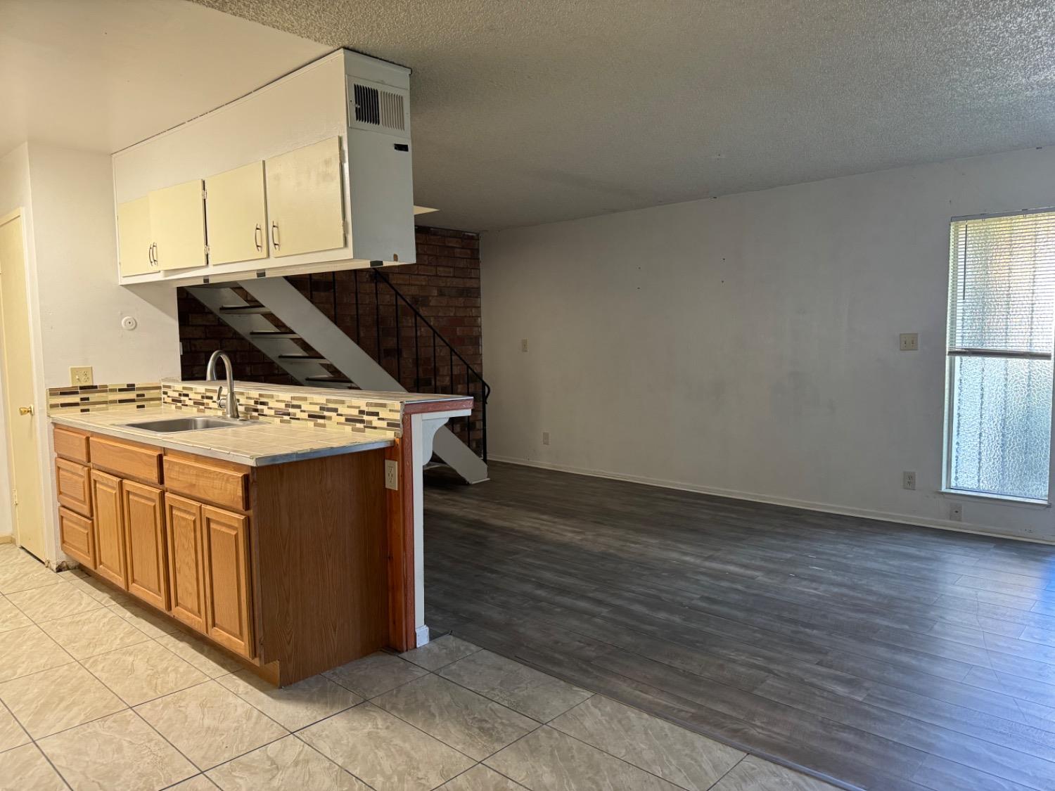 Detail Gallery Image 8 of 30 For 2936 Peachtree Dr #2,  Stockton,  CA 95203 - 2 Beds | 1 Baths