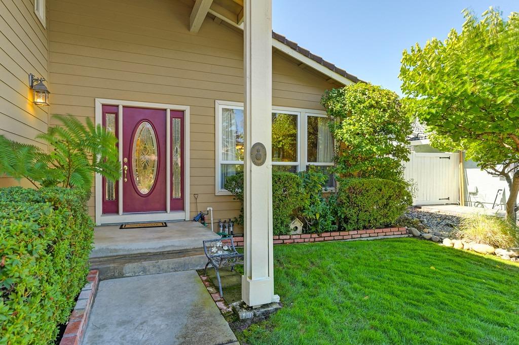 Detail Gallery Image 1 of 52 For 1320 Greenborough Dr, Roseville,  CA 95661 - 4 Beds | 2/1 Baths