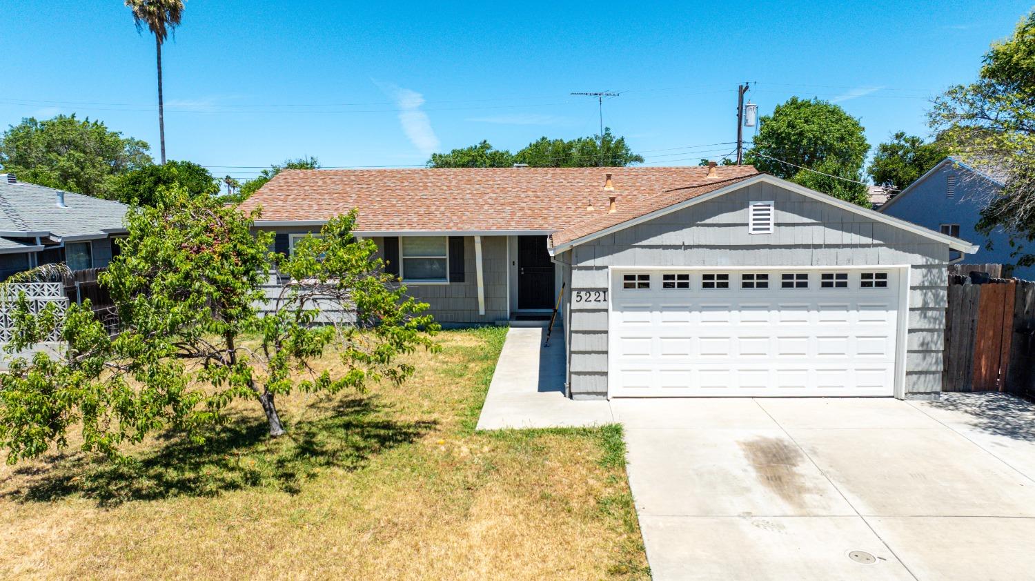 Detail Gallery Image 1 of 1 For 5221 Planet Pkwy, Sacramento,  CA 95823 - 3 Beds | 2 Baths