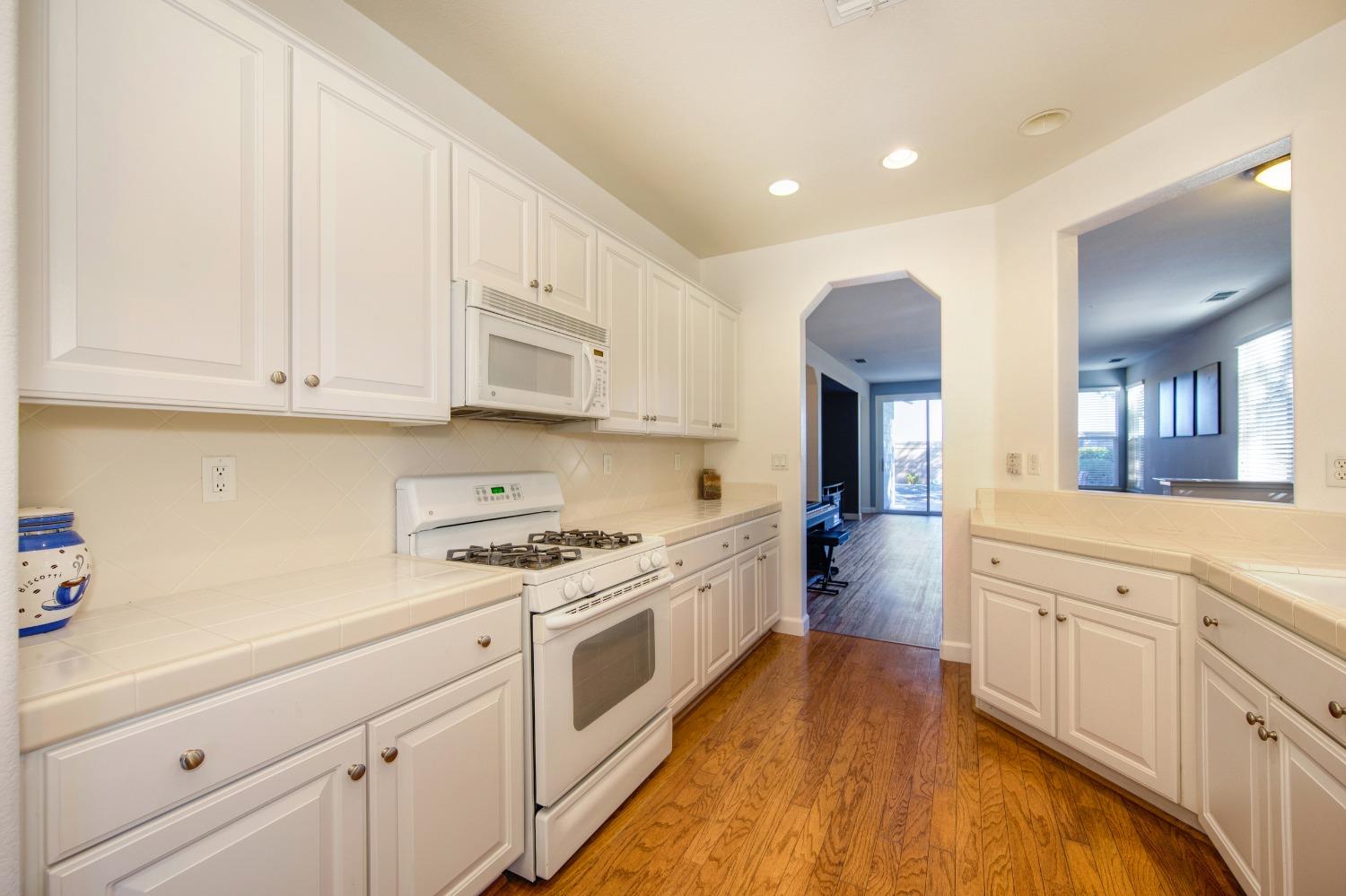 Detail Gallery Image 22 of 98 For 381 Pelican Bay Cir, Sacramento,  CA 95835 - 2 Beds | 2 Baths