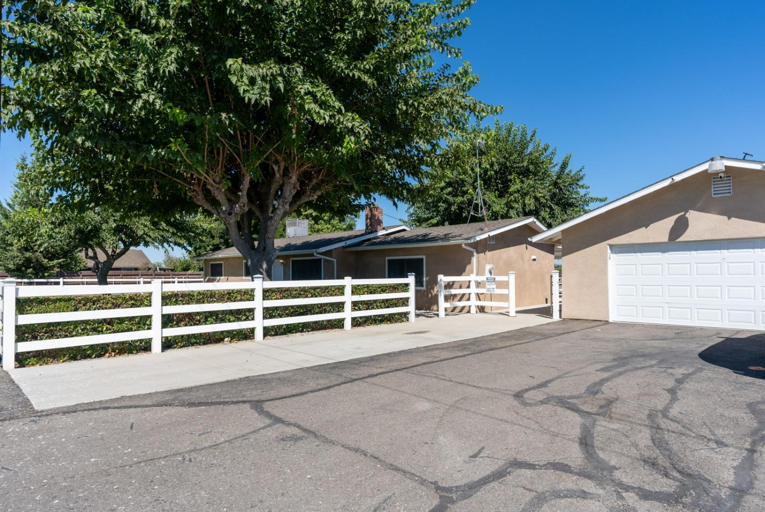 Detail Gallery Image 6 of 85 For 7810 Carmellia Ave, Dos Palos,  CA 93620 - 3 Beds | 2 Baths