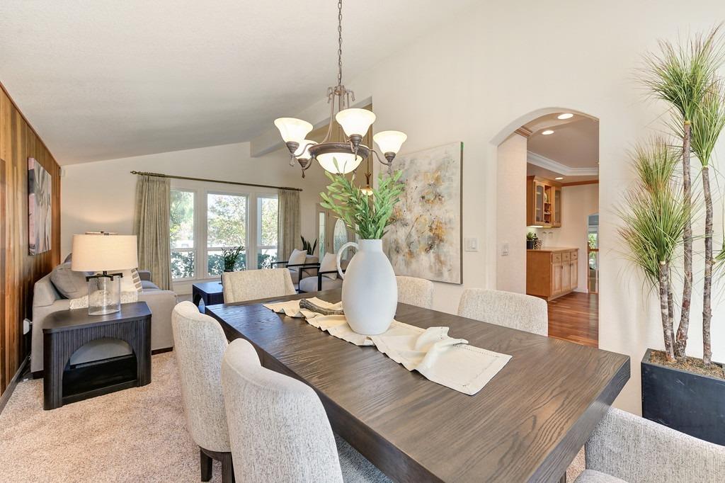 Detail Gallery Image 11 of 52 For 1320 Greenborough Dr, Roseville,  CA 95661 - 4 Beds | 2/1 Baths