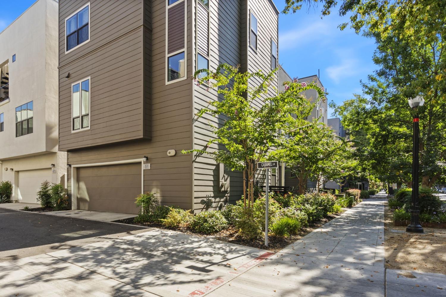 Detail Gallery Image 1 of 30 For 331 Caramel Ln, Sacramento,  CA 95814 - 3 Beds | 3/1 Baths