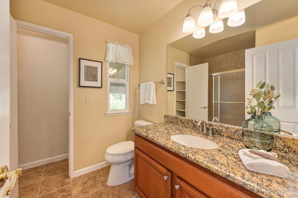 Detail Gallery Image 30 of 52 For 1320 Greenborough Dr, Roseville,  CA 95661 - 4 Beds | 2/1 Baths