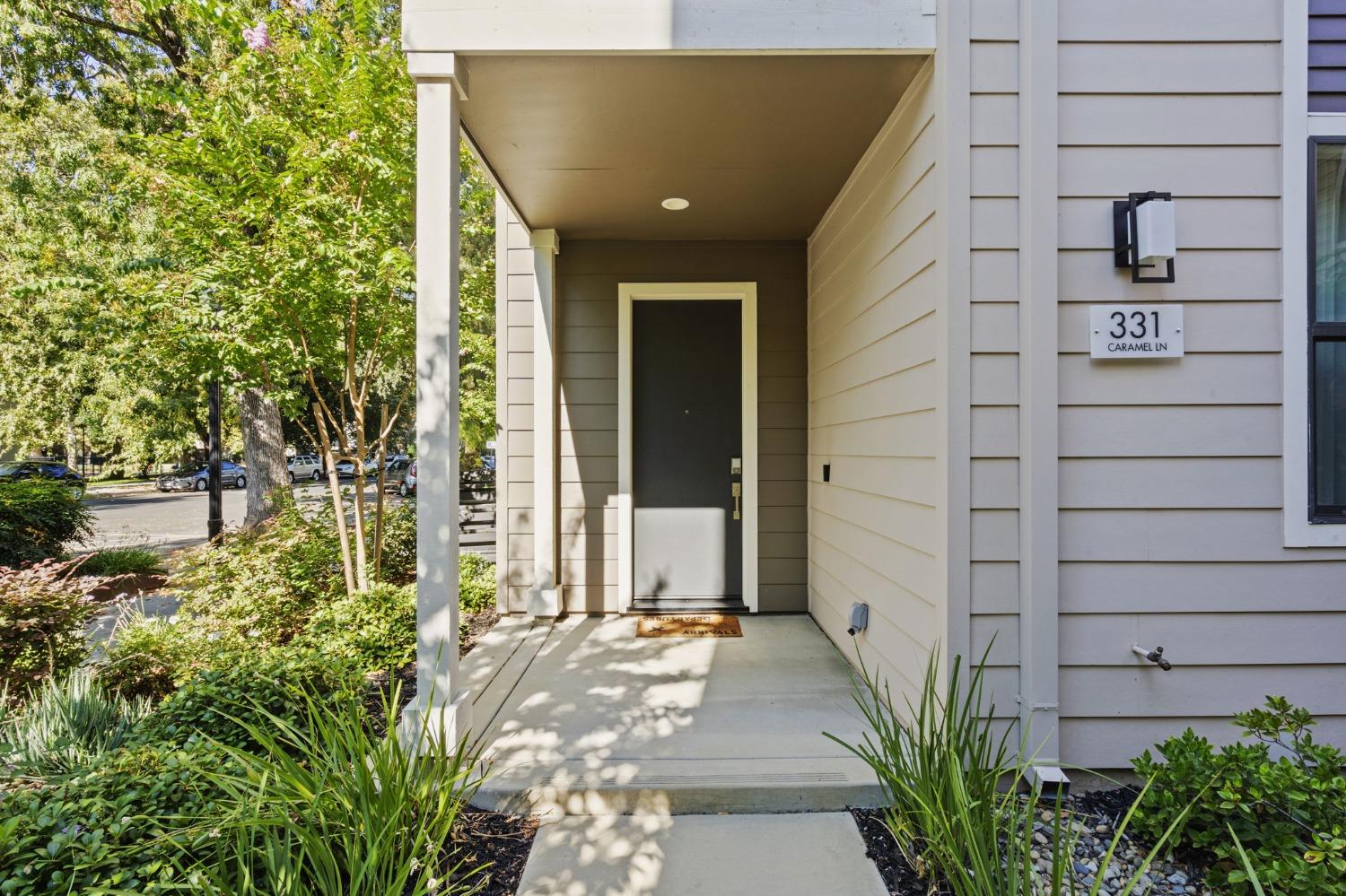 Detail Gallery Image 4 of 30 For 331 Caramel Ln, Sacramento,  CA 95814 - 3 Beds | 3/1 Baths