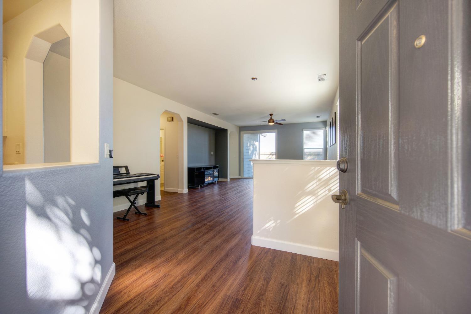 Detail Gallery Image 8 of 98 For 381 Pelican Bay Cir, Sacramento,  CA 95835 - 2 Beds | 2 Baths