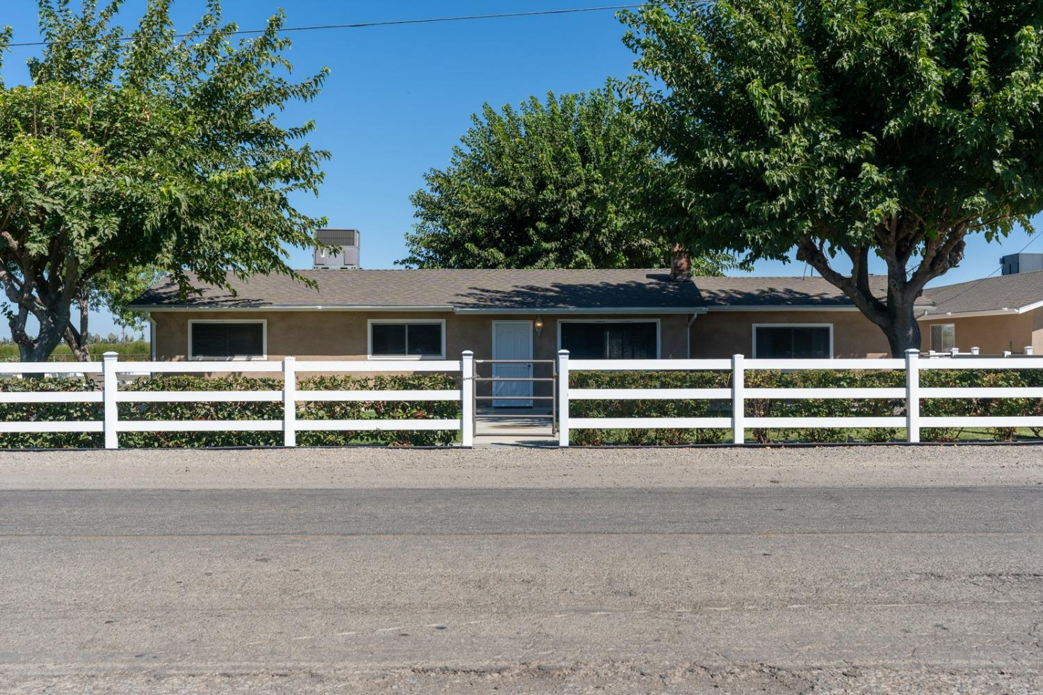 Detail Gallery Image 5 of 85 For 7810 Carmellia Ave, Dos Palos,  CA 93620 - 3 Beds | 2 Baths