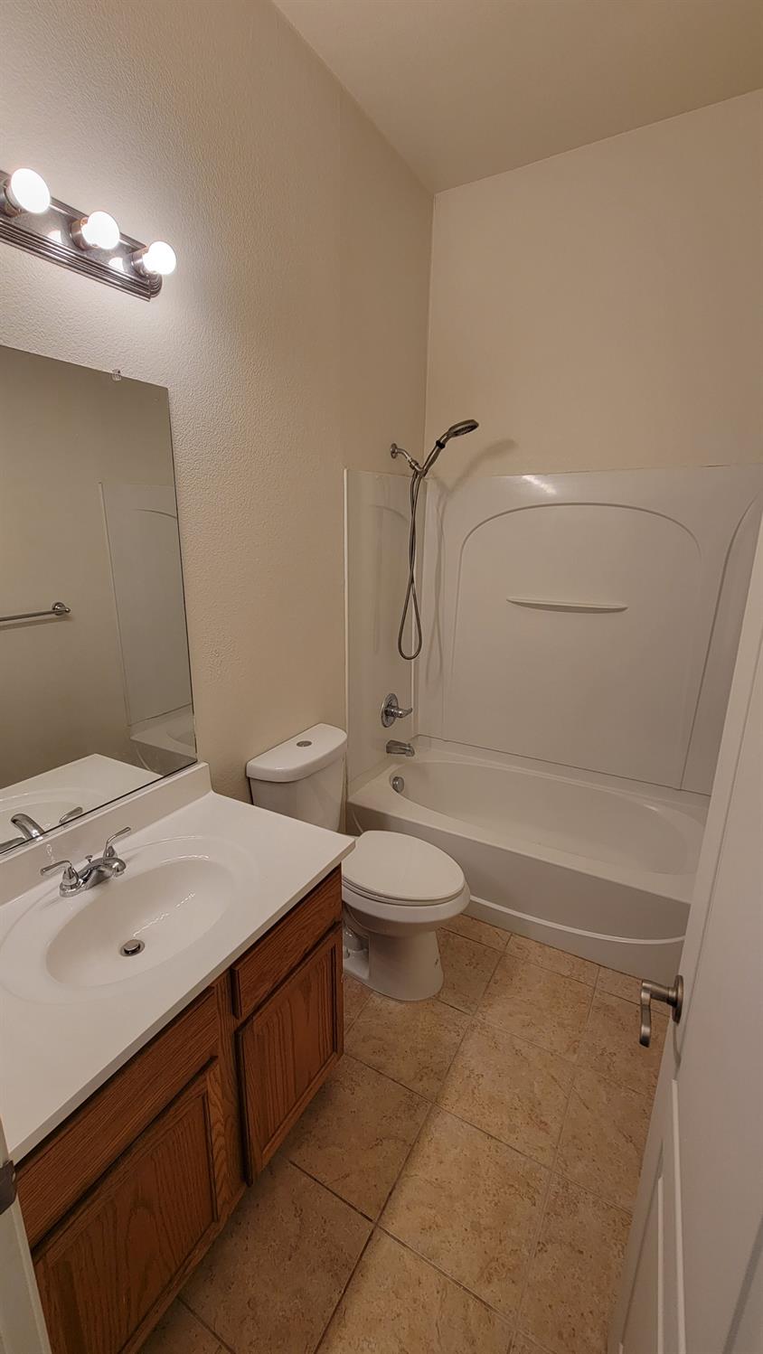 Detail Gallery Image 13 of 20 For 726 Brittanyann Ln, Stockton,  CA 95206 - 3 Beds | 2 Baths